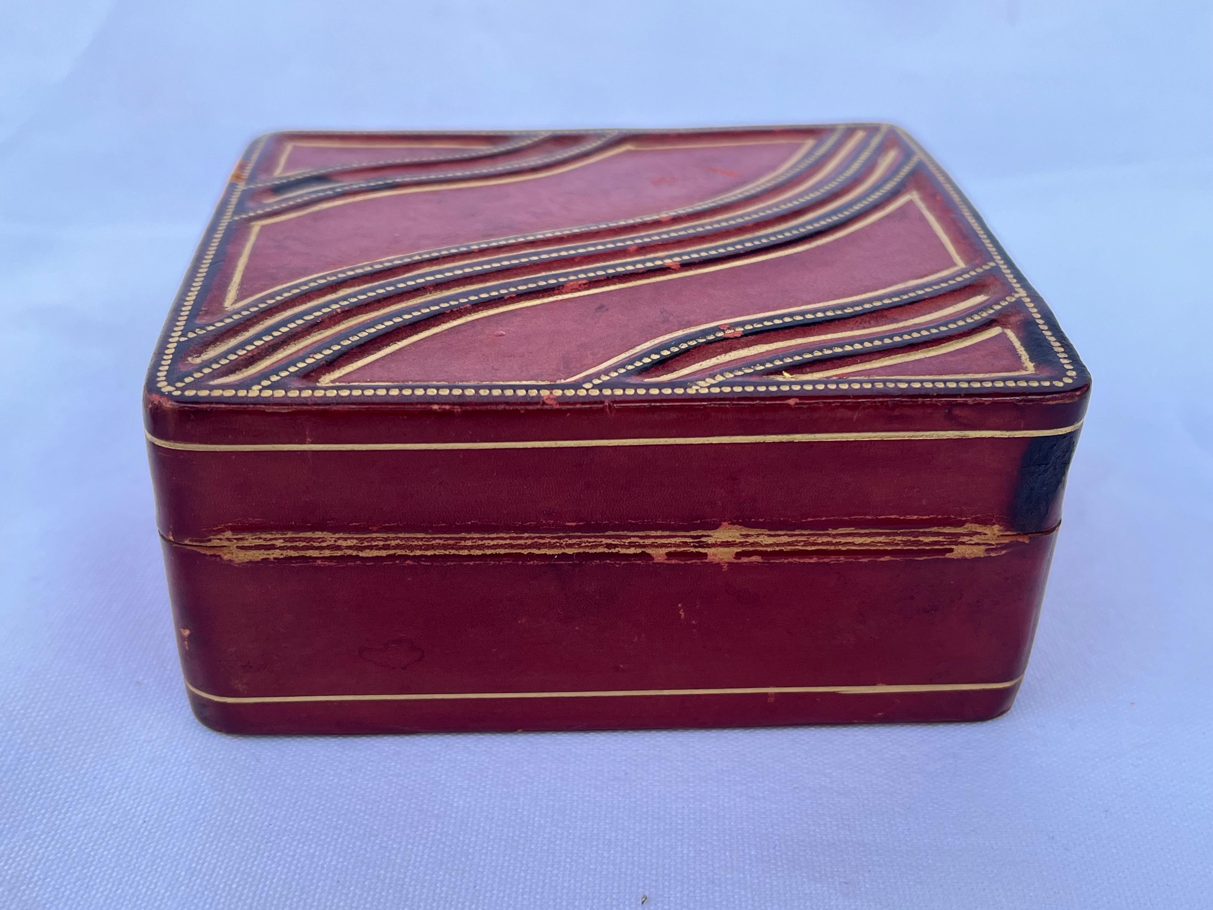 Italian Leather and Gold Gilt Embossed Trinket Box Desk Accessory from Firenze  In Good Condition In Atlanta, GA