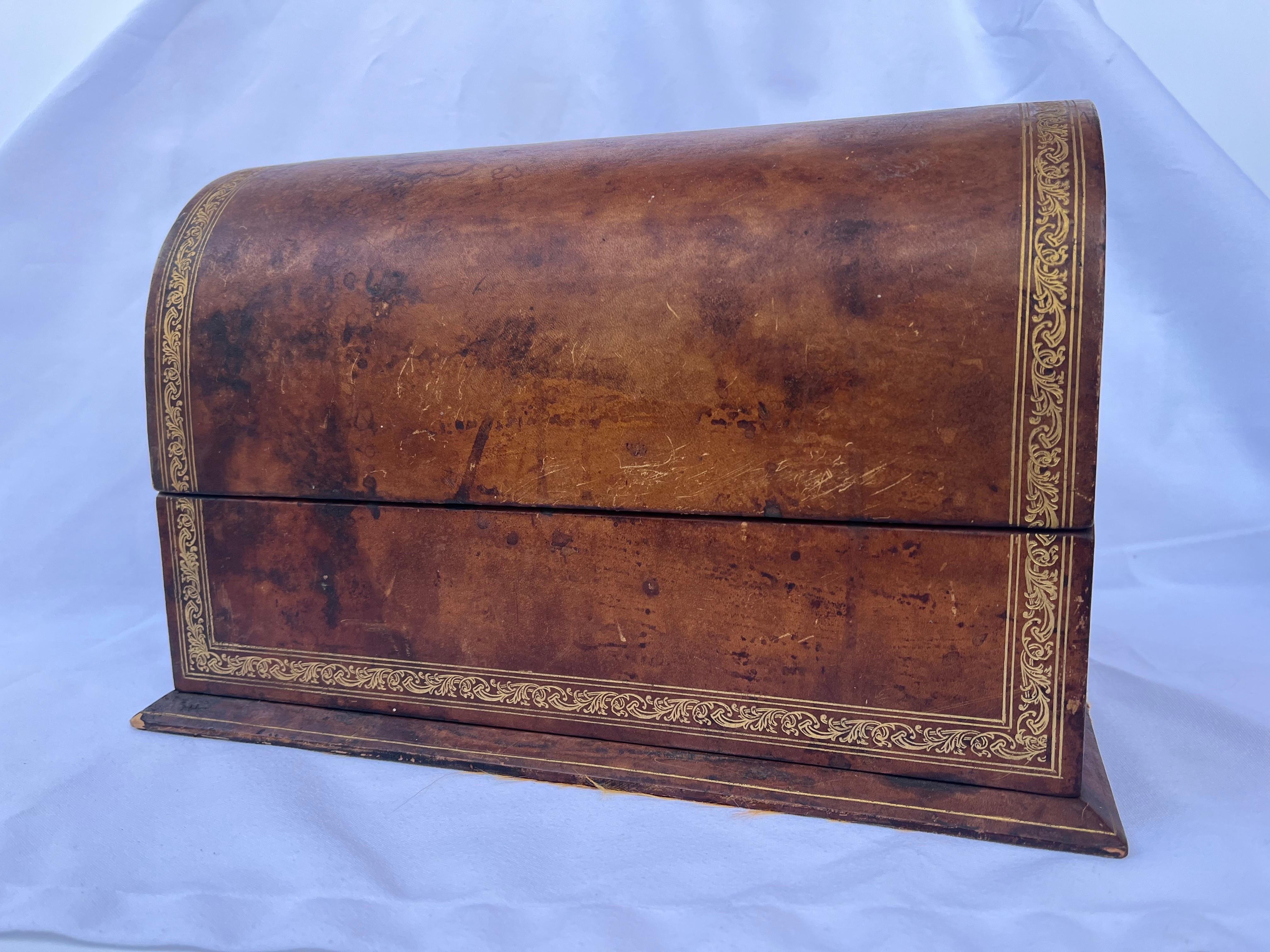 Italian Leather and Gold Gilt Half Dome Lidded Love Letter Box Desk Accessory In Good Condition For Sale In Atlanta, GA