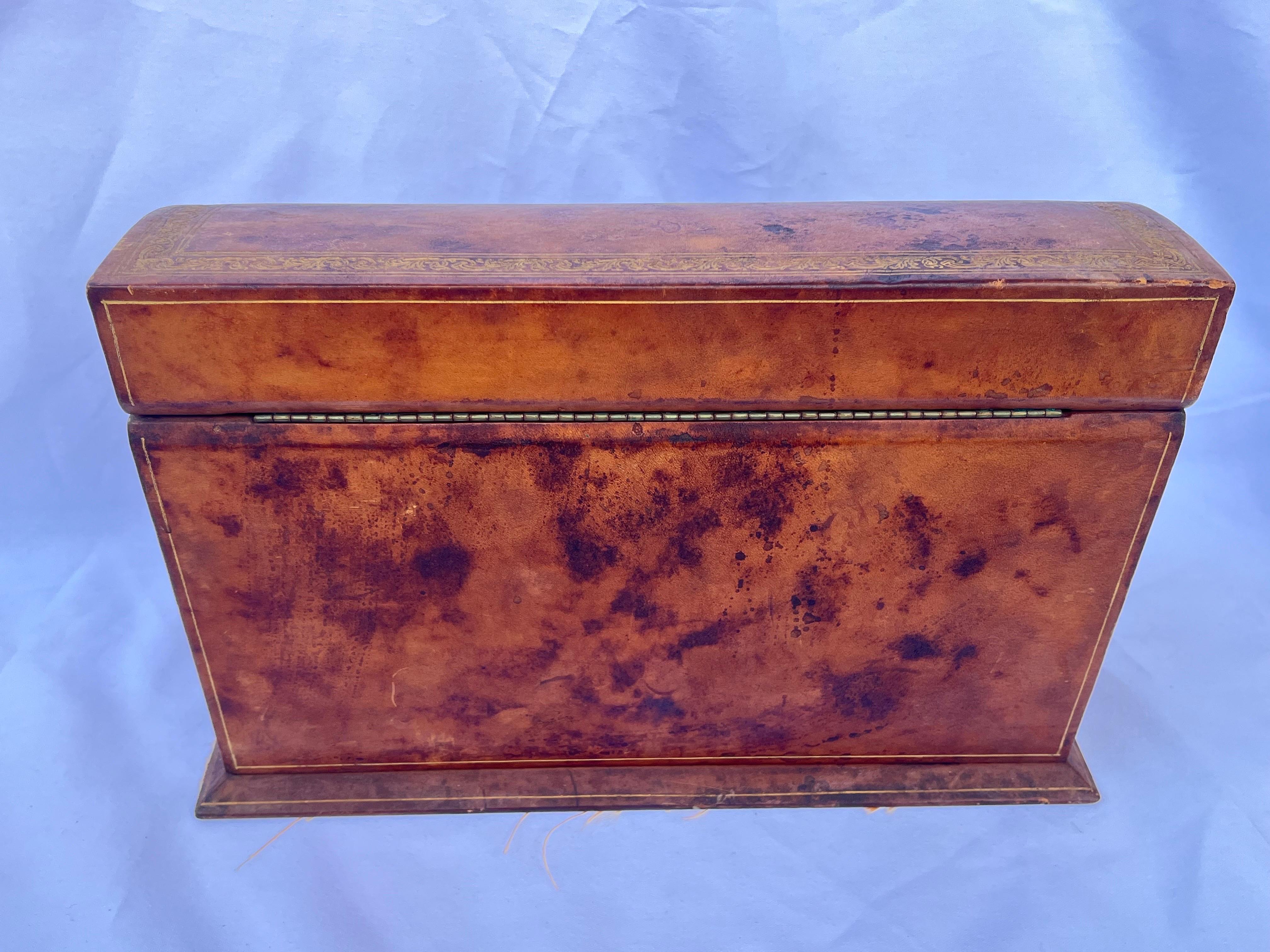 Italian Leather and Gold Gilt Half Dome Lidded Love Letter Box Desk Accessory For Sale 4