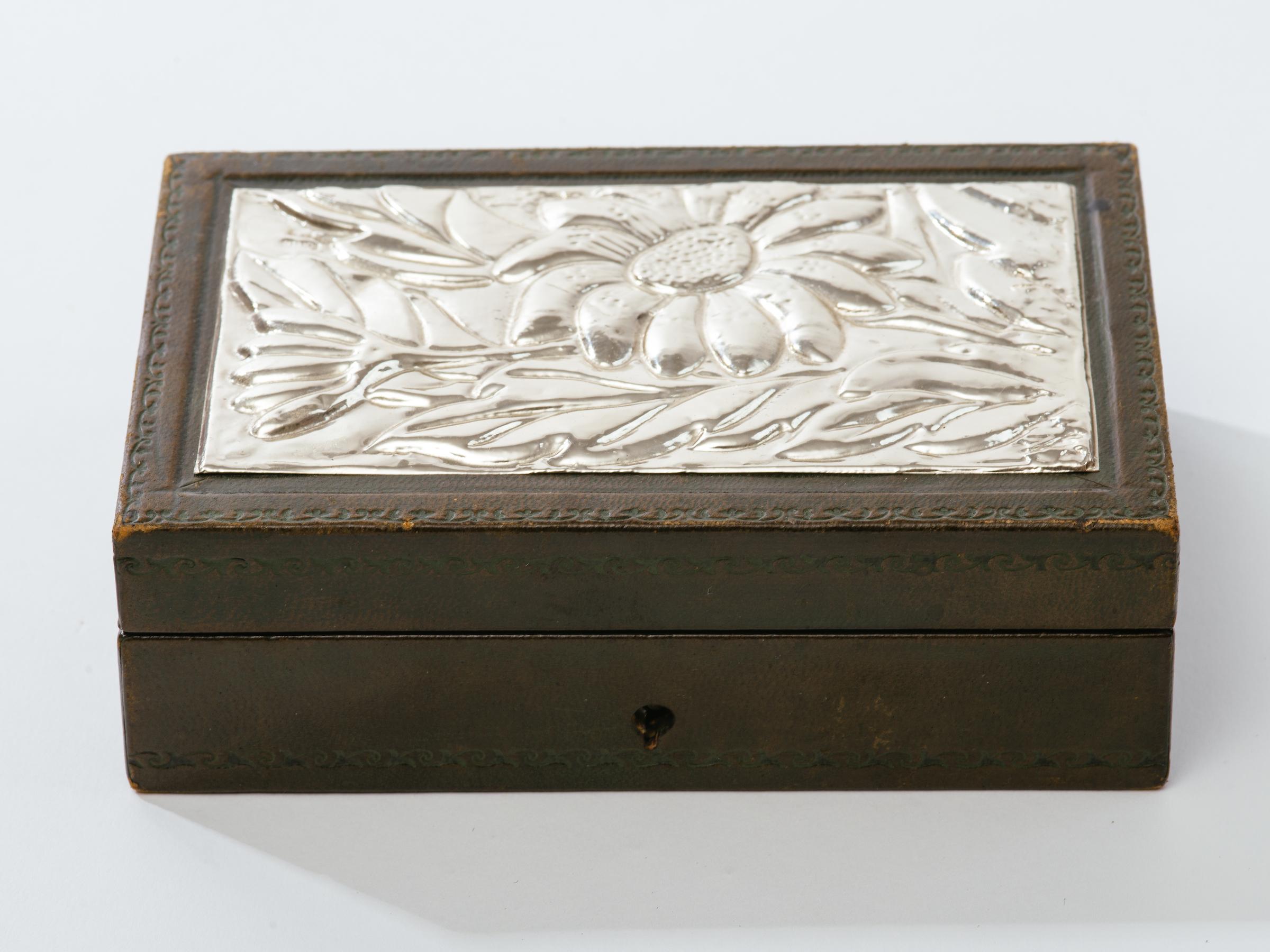 Italian tooled leather jewelry box with hand-wrought sliver repousse top. Hallmarked 920  on corner of silver top. Missing key, Italy, circa 1950s.