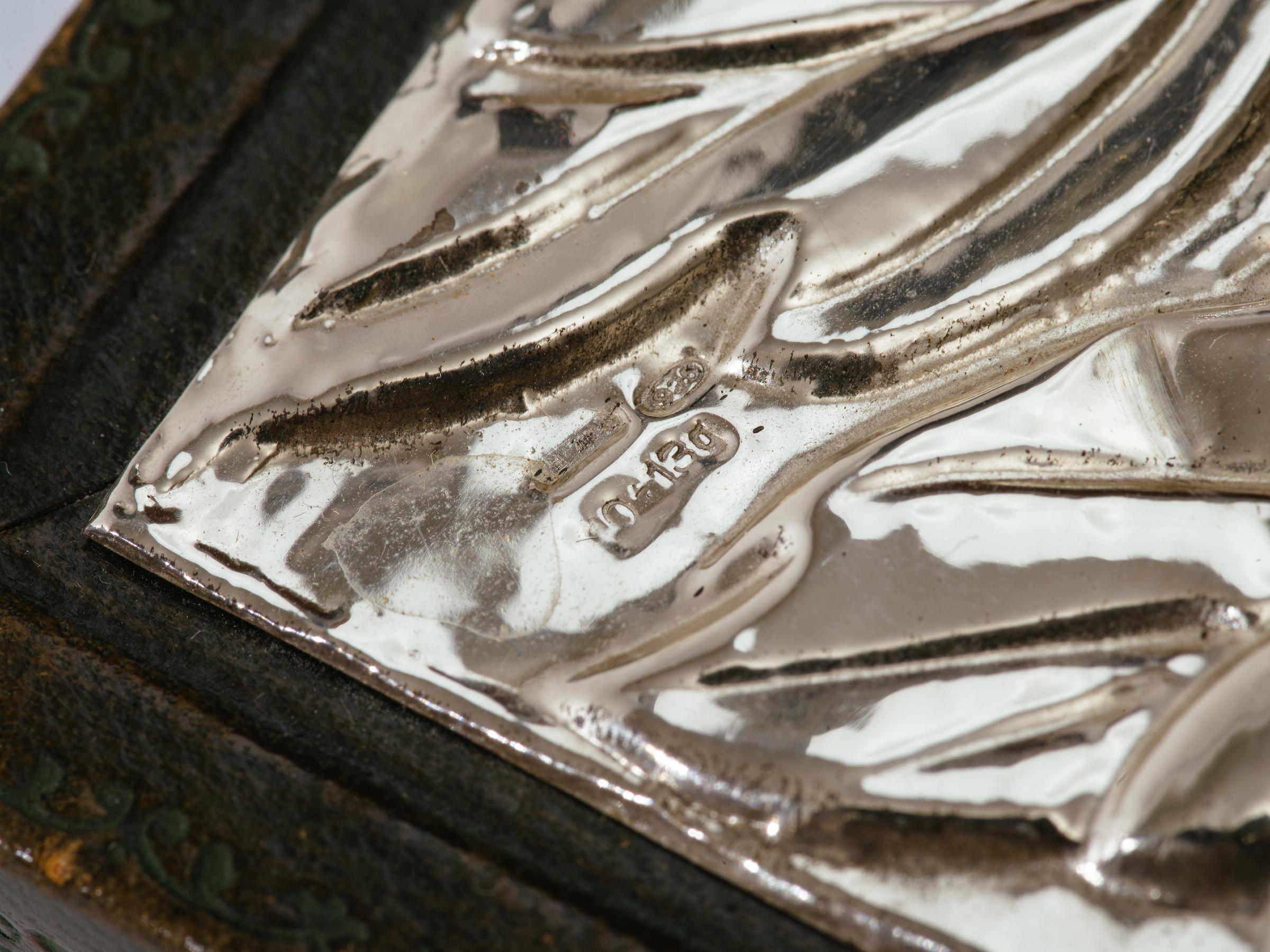 Italienisches Repousse-Schmuckkästchen aus Leder und Silber (20. Jahrhundert) im Angebot