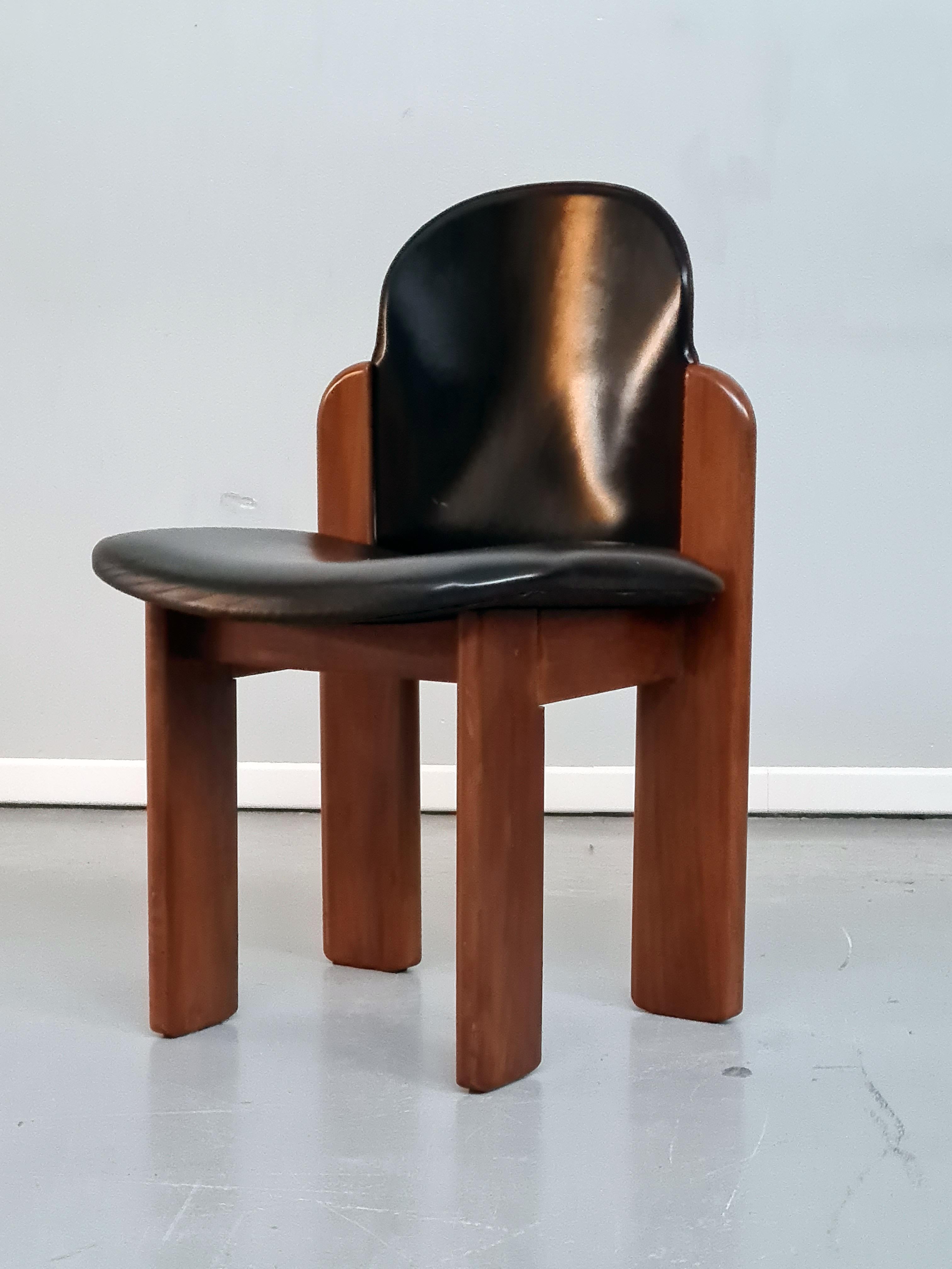 Italian Leather and Beech Chairs and Table by Coppola for F.lli Montina, 1960s In Good Condition In MIlano, IT