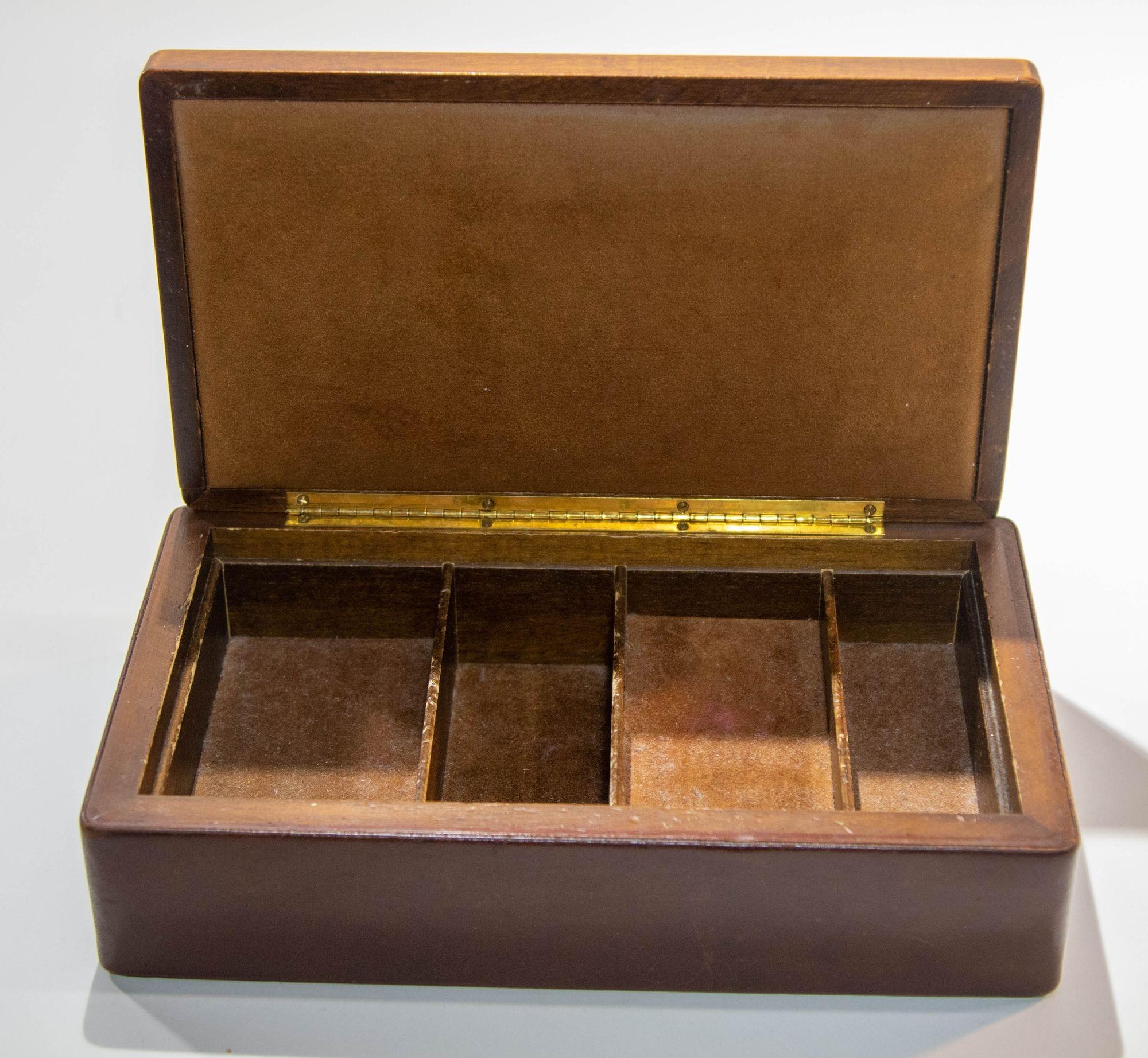 Italian Leather and Wood Jewelry Vanity Box with Stirrup Horse Brass Chain 6