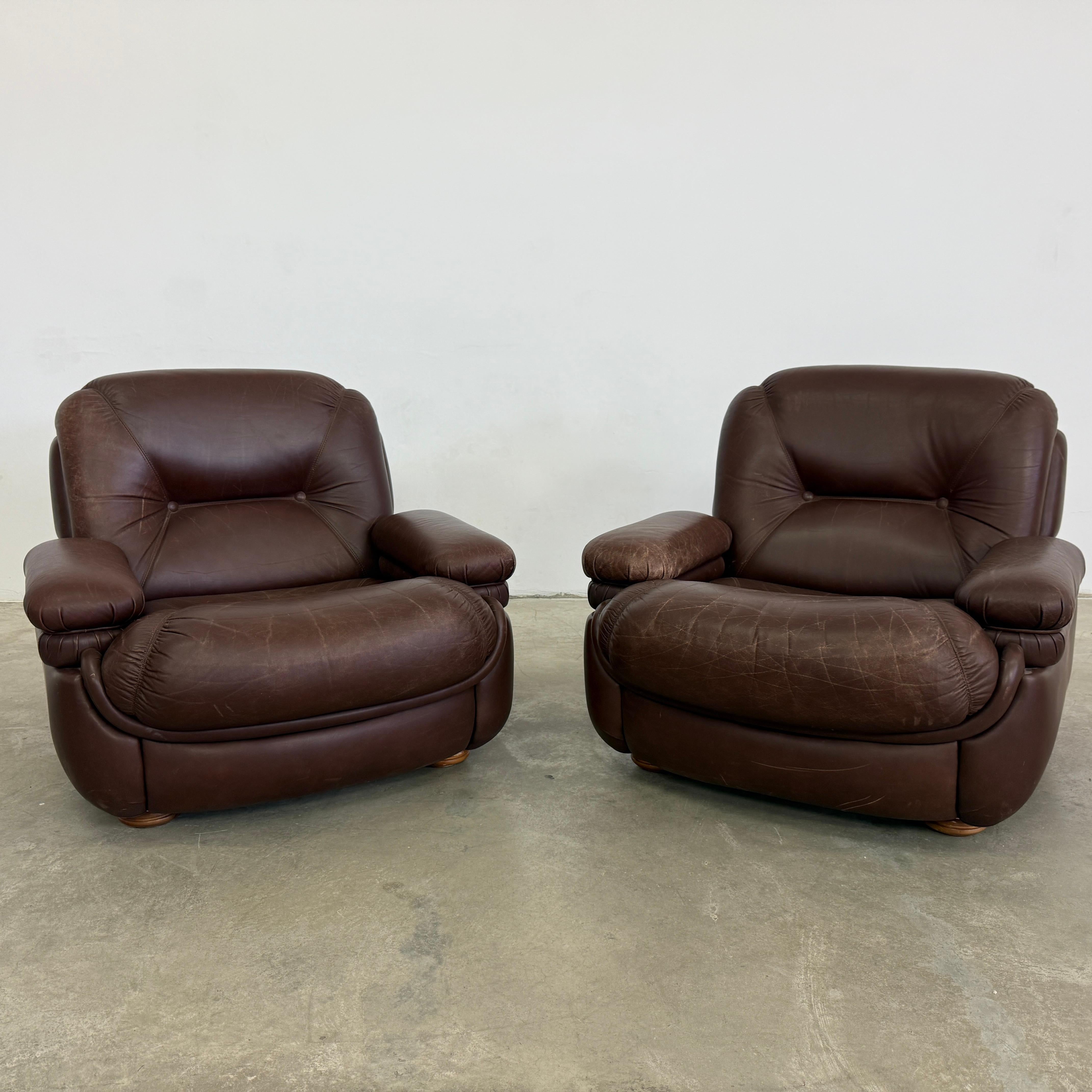 Italienische Ledersessel Manner of Mobilgirgi - Ein Paar (Moderne) im Angebot