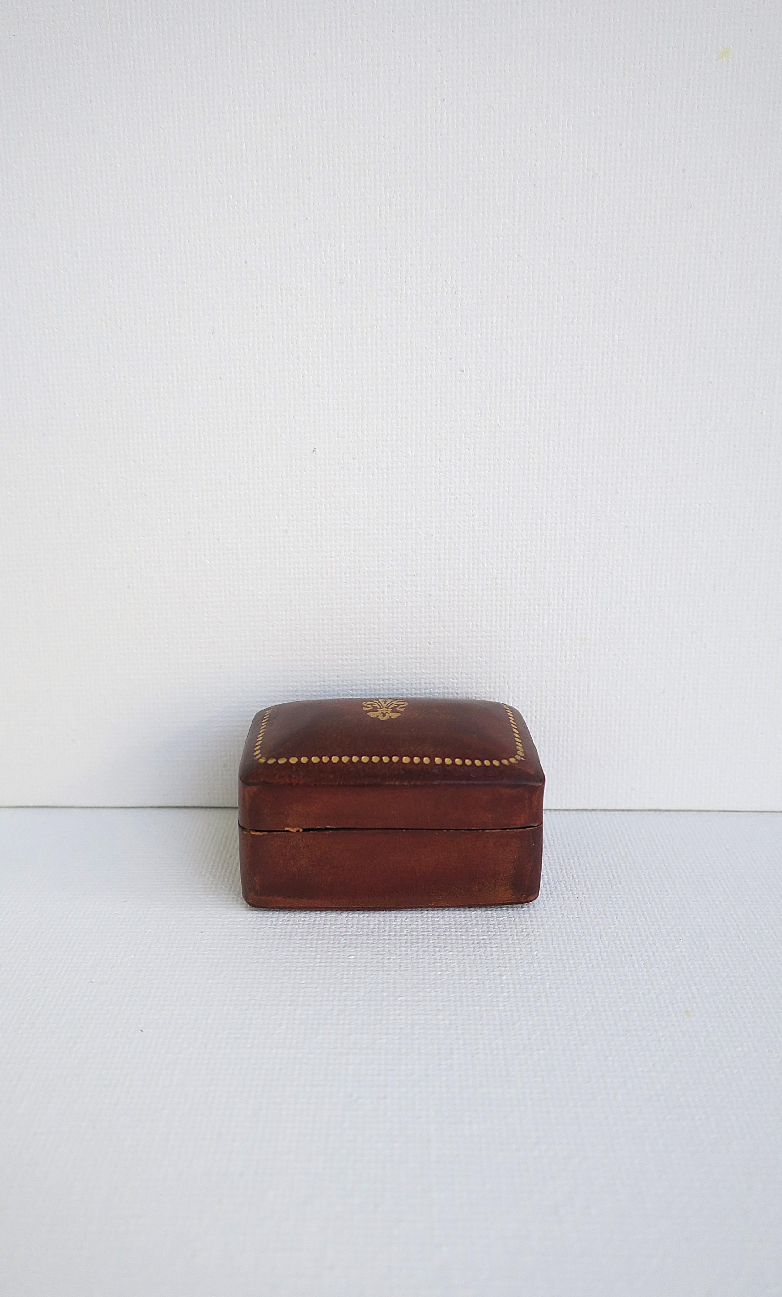 Caja de piel italiana, pequeña en venta 6