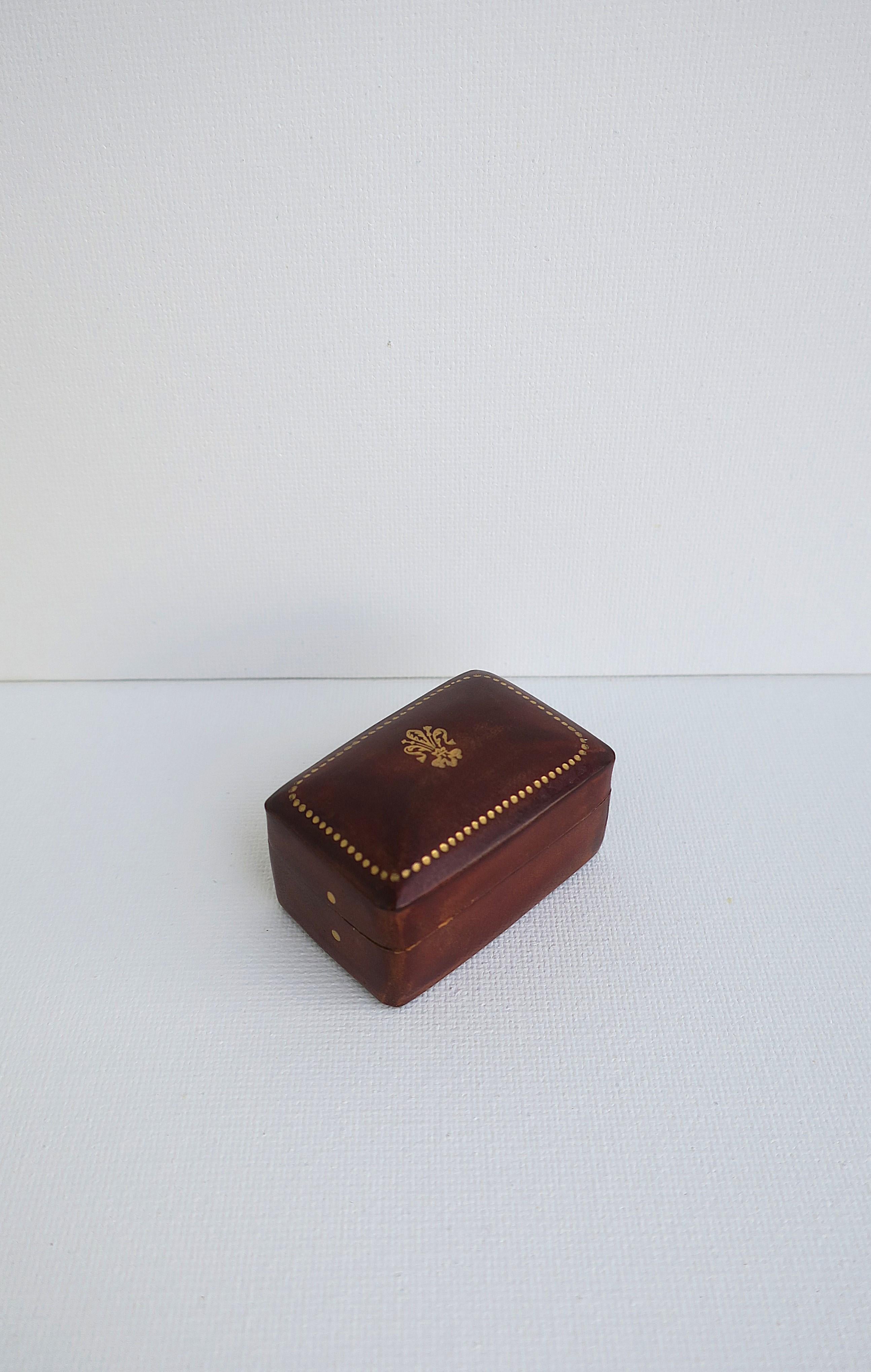 Caja de piel italiana, pequeña en venta 2