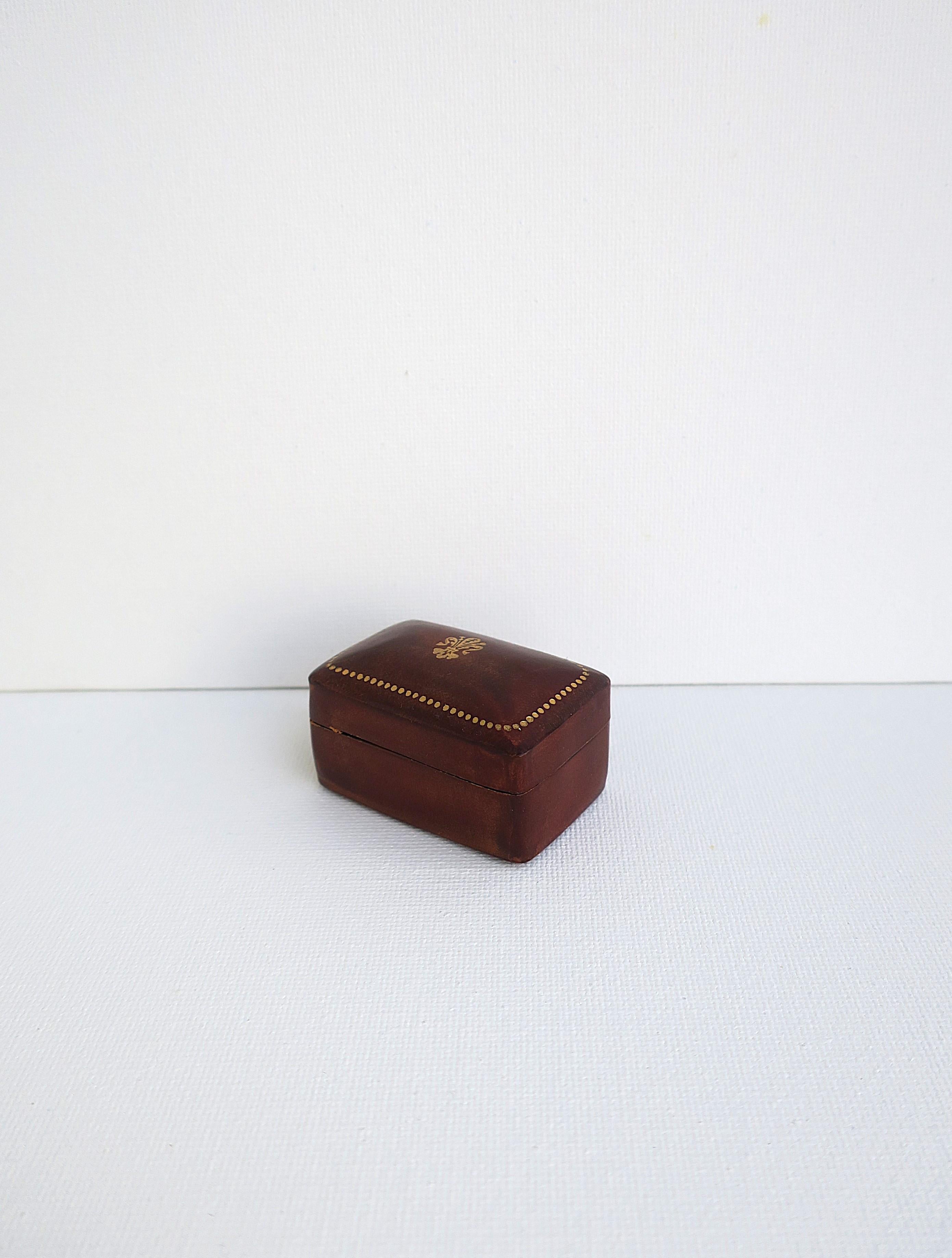 Caja de piel italiana, pequeña en venta 5