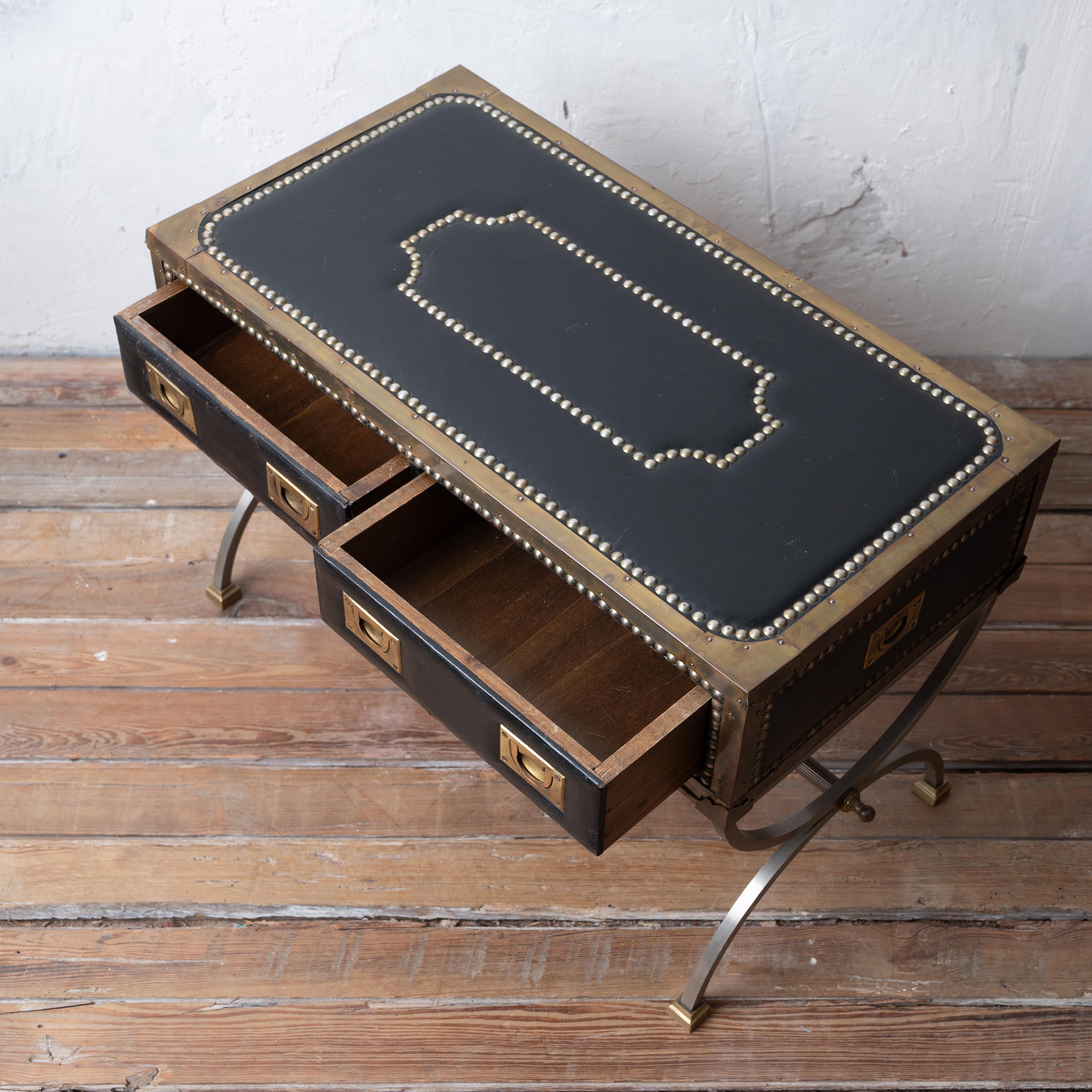 Fin du 20e siècle Table basse en cuir italien de style Campaigner, 1970 en vente