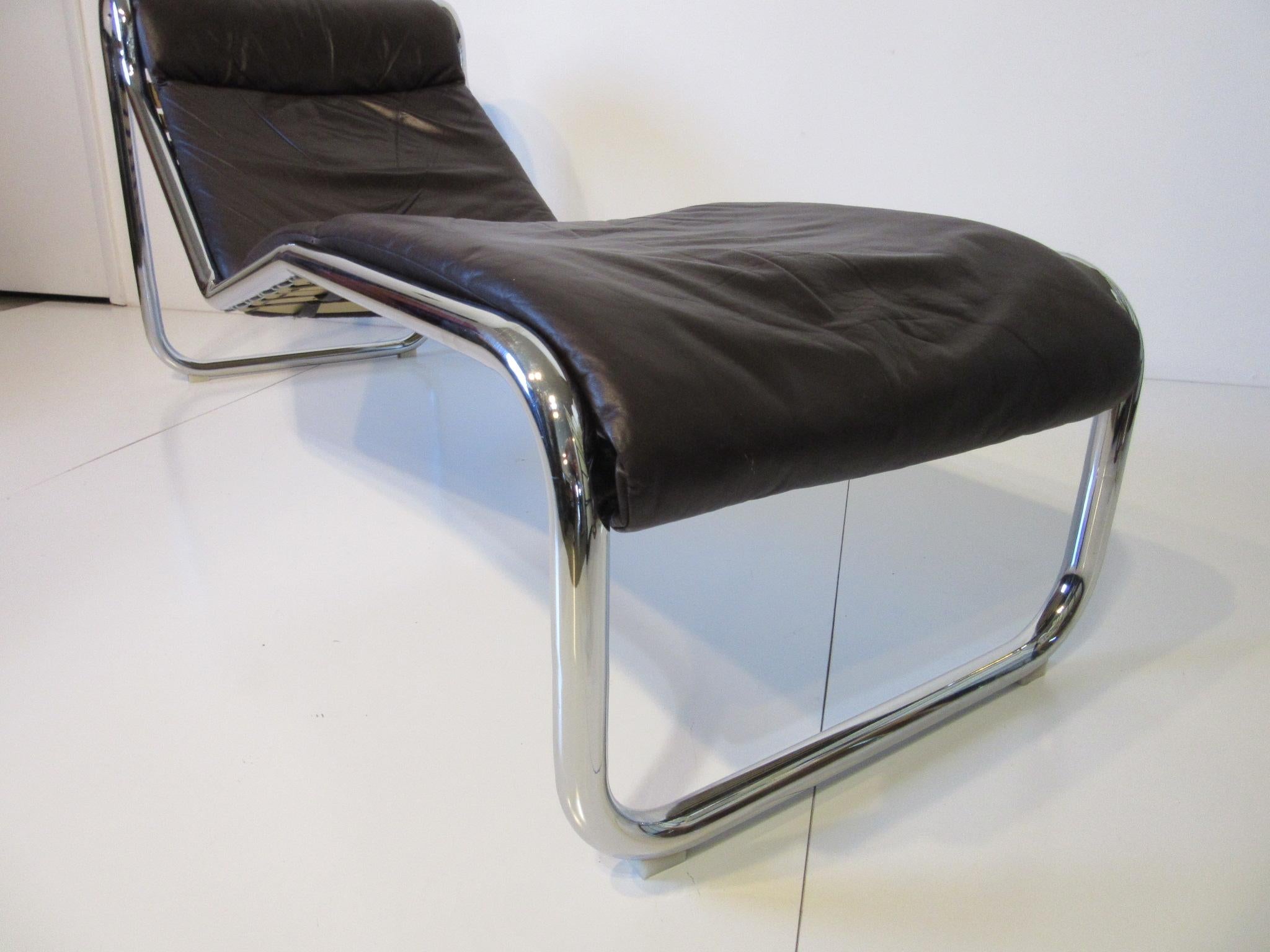 Modern Italian Leather / Chrome Chaise Lounger, Daybed