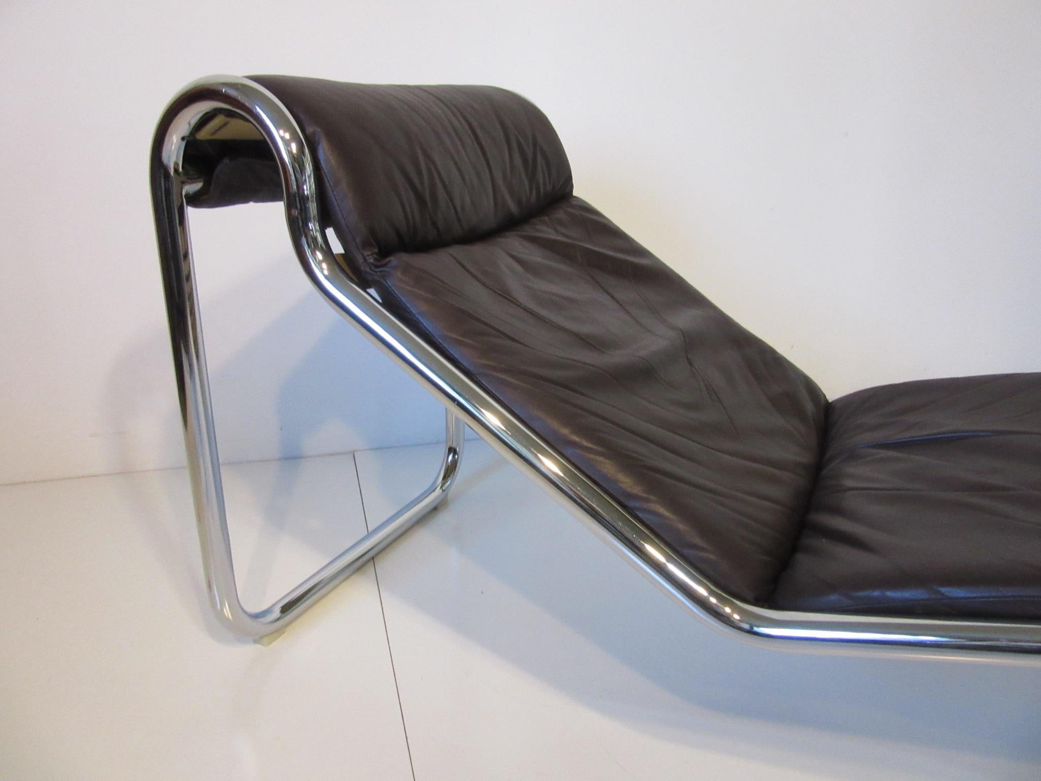 Italian Leather / Chrome Chaise Lounger, Daybed In Good Condition In Cincinnati, OH