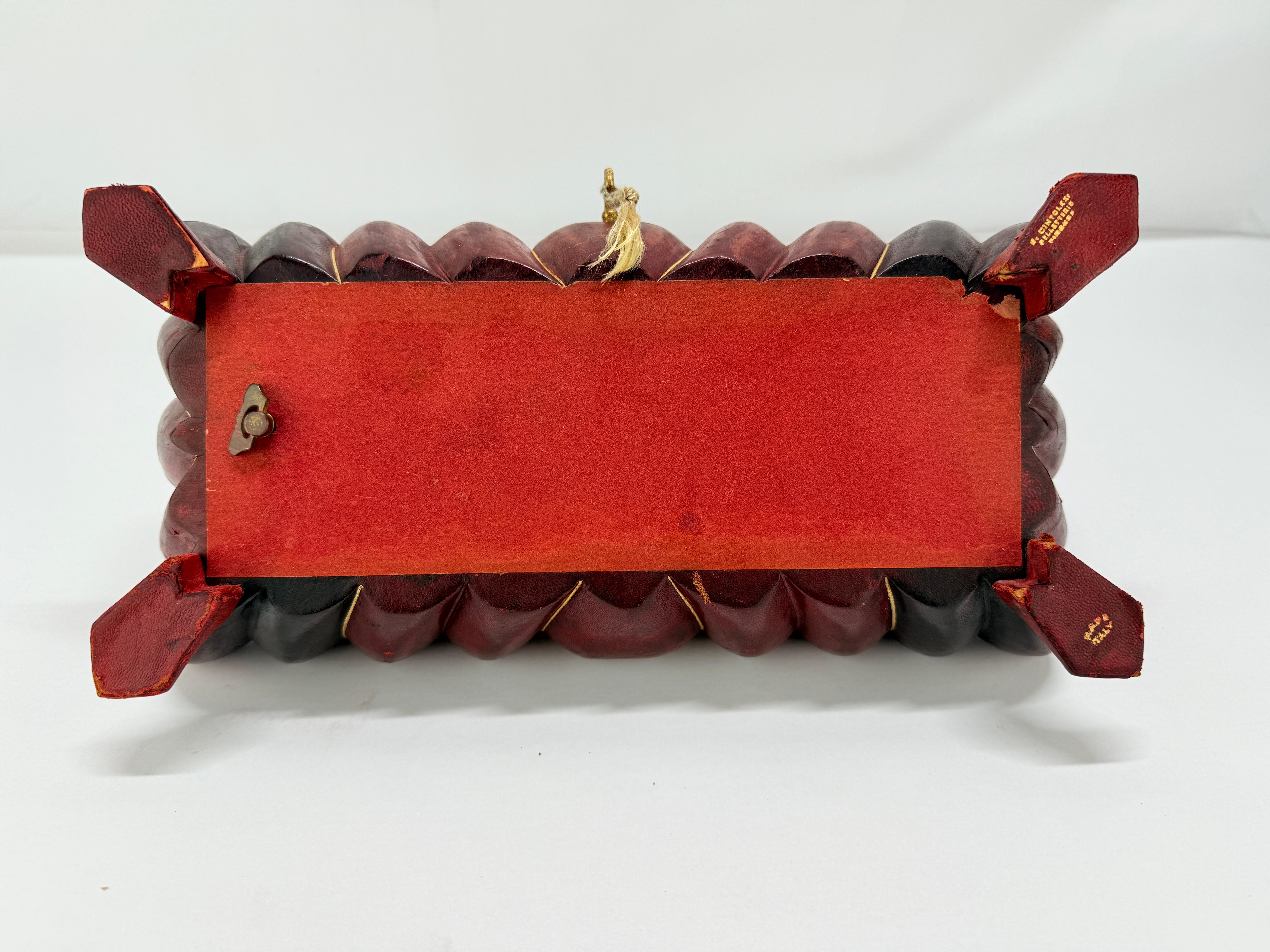 Italian Leather-Clad and Gilt-Tooled Tabletop Jewelry or Trinket Box, Mid-20th C In Good Condition For Sale In Atlanta, GA