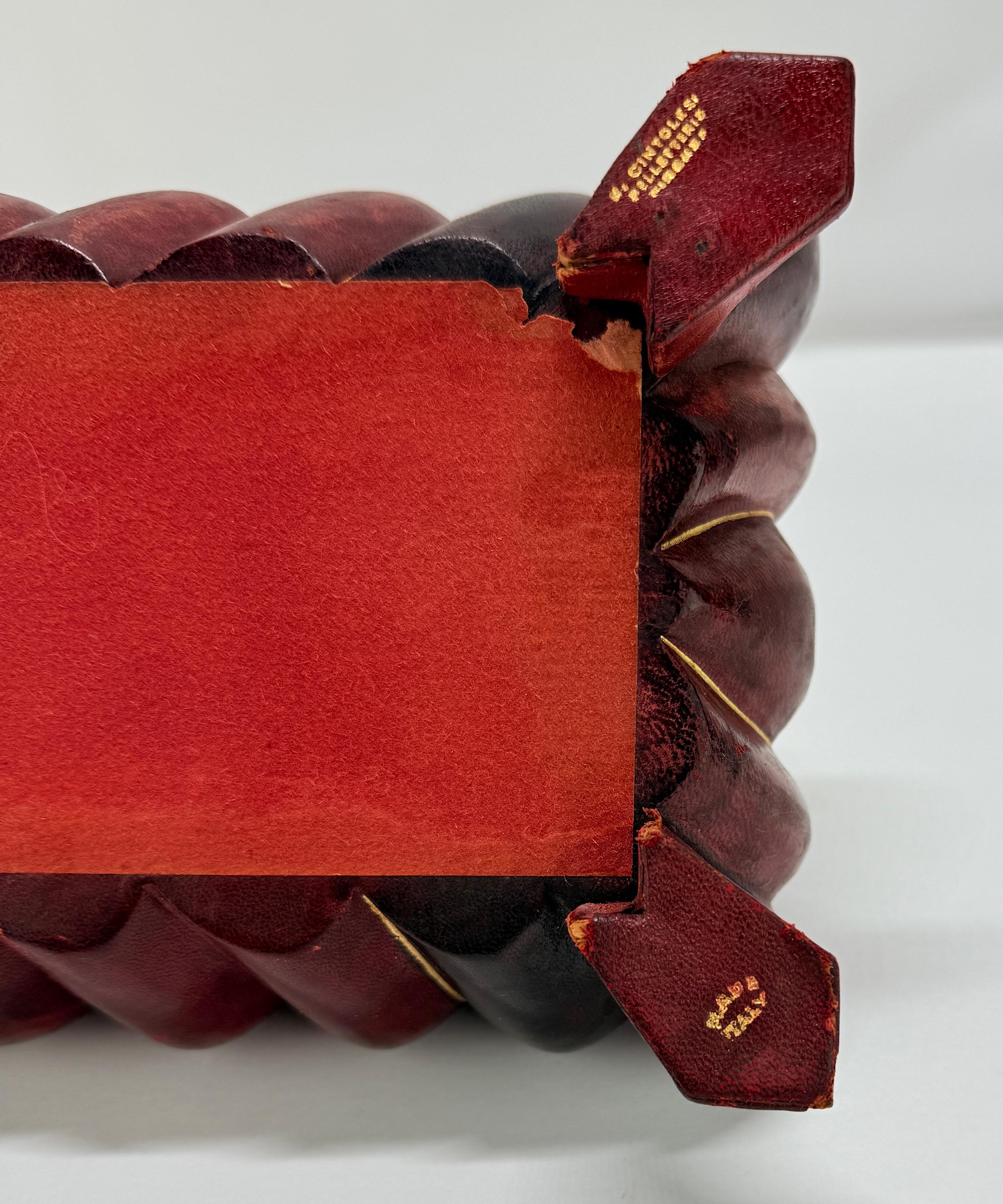 20th Century Italian Leather-Clad and Gilt-Tooled Tabletop Jewelry or Trinket Box, Mid-20th C For Sale