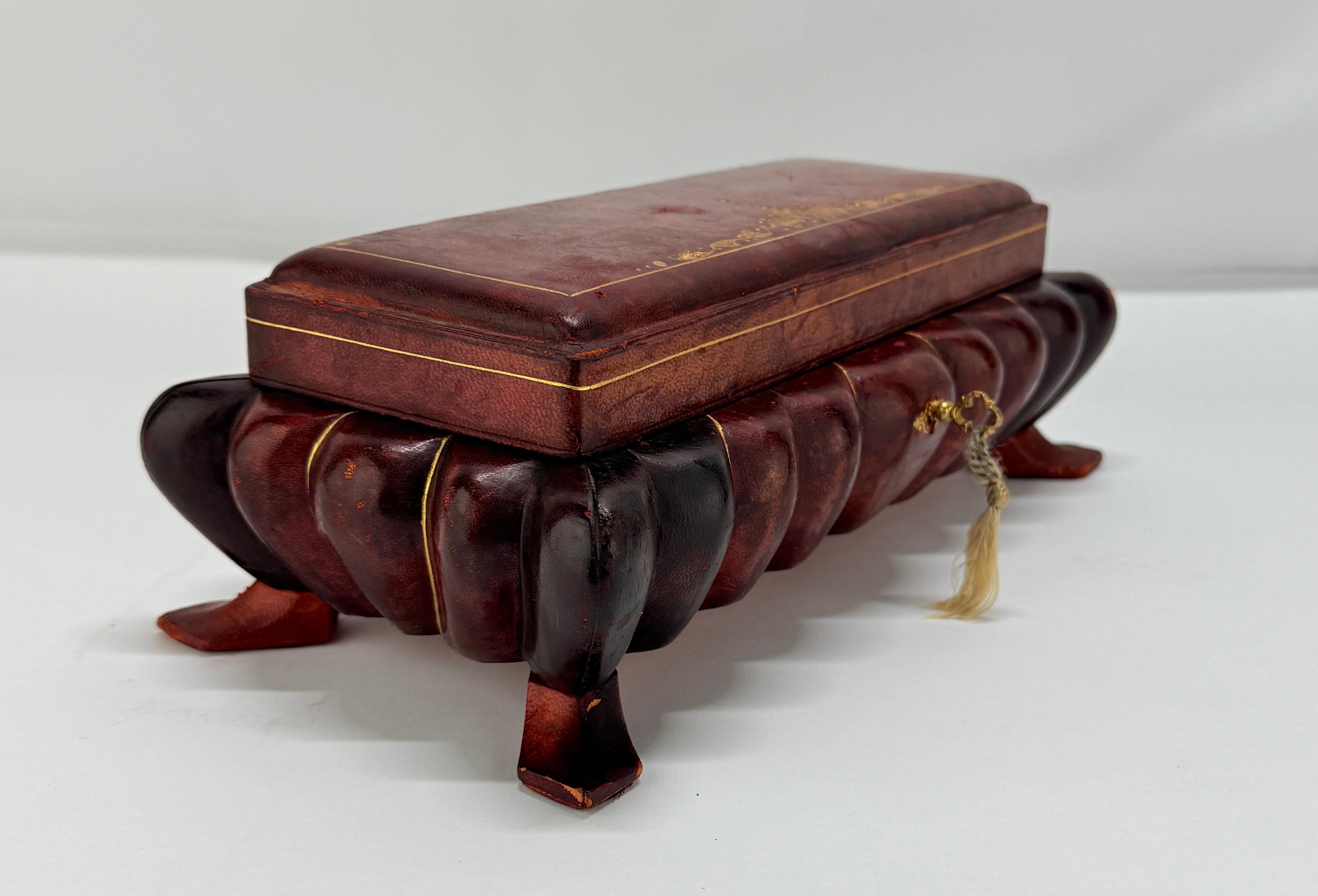 Italian Leather-Clad and Gilt-Tooled Tabletop Jewelry or Trinket Box, Mid-20th C For Sale 1