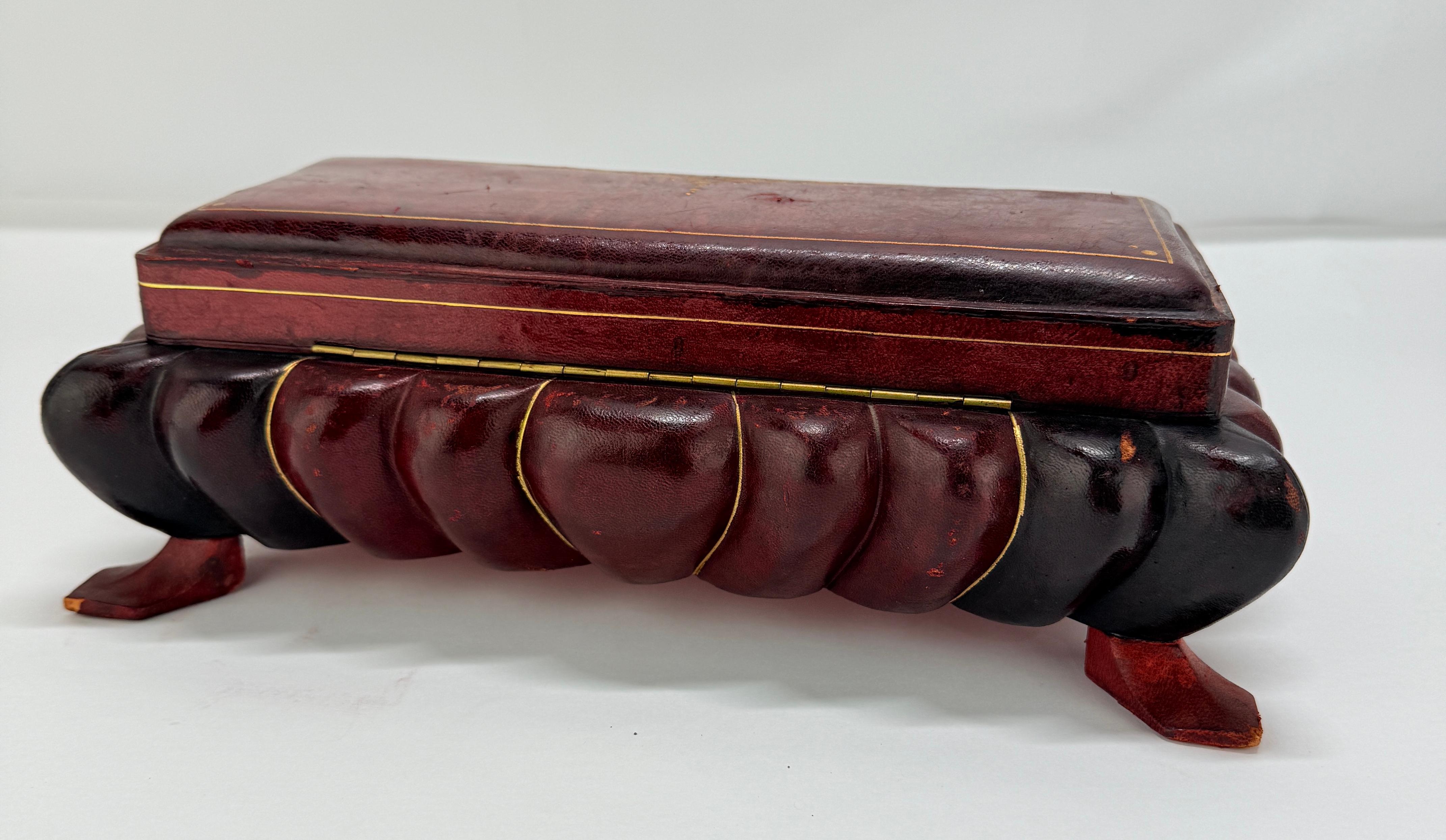 Italian Leather-Clad and Gilt-Tooled Tabletop Jewelry or Trinket Box, Mid-20th C For Sale 2