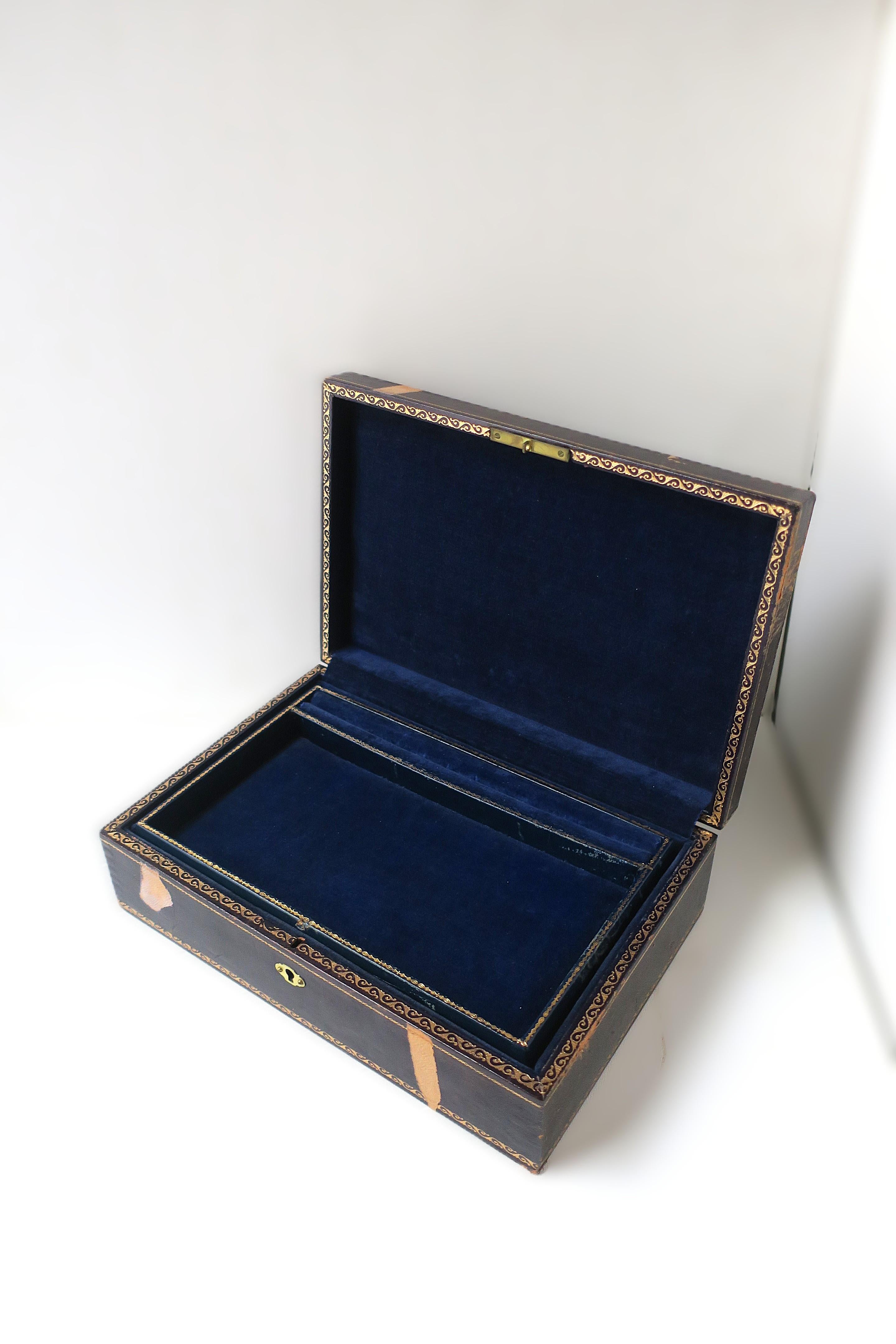 Boîte à bijoux italienne en cuir en vente 6