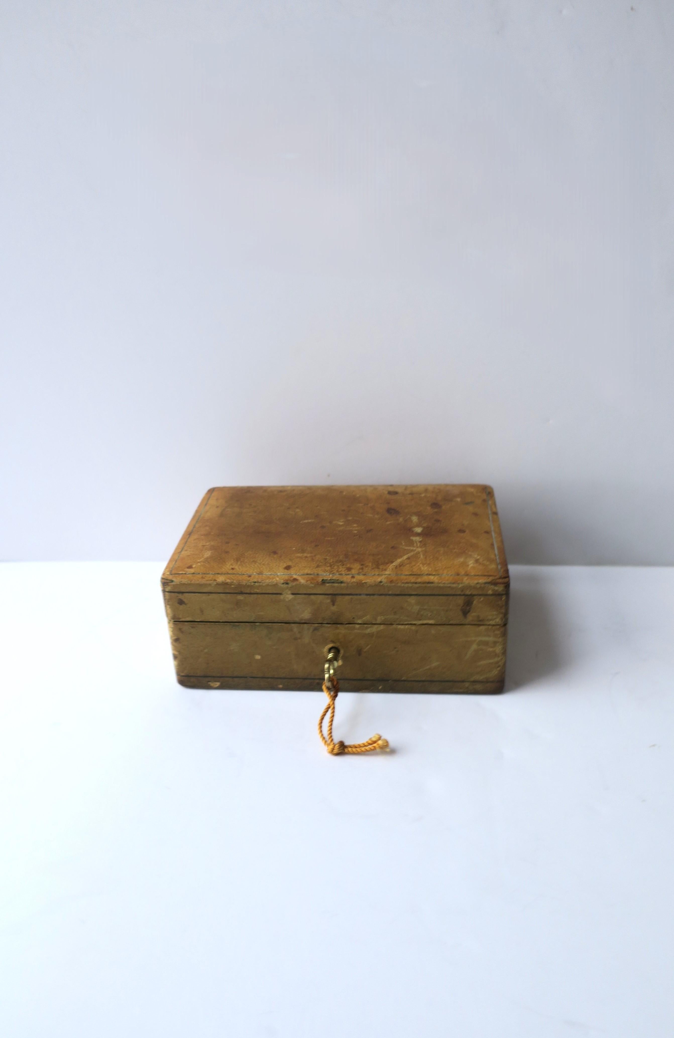 Italian Leather Jewelry Box In Good Condition In New York, NY