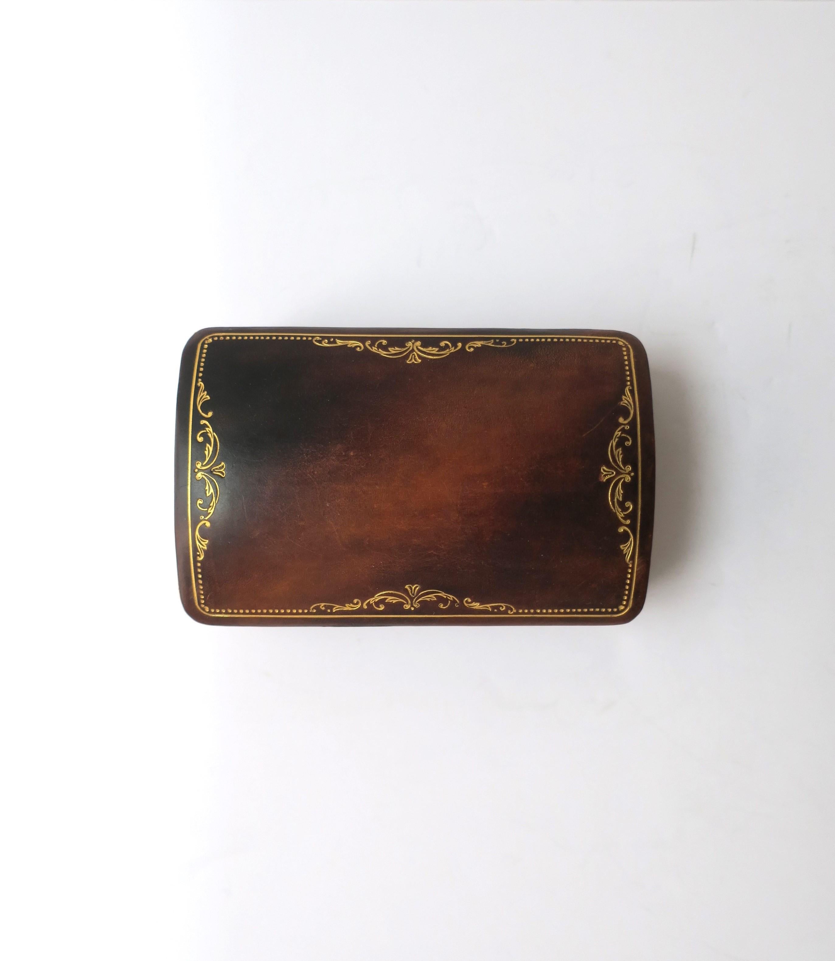Italian Leather Jewelry Box In Good Condition For Sale In New York, NY