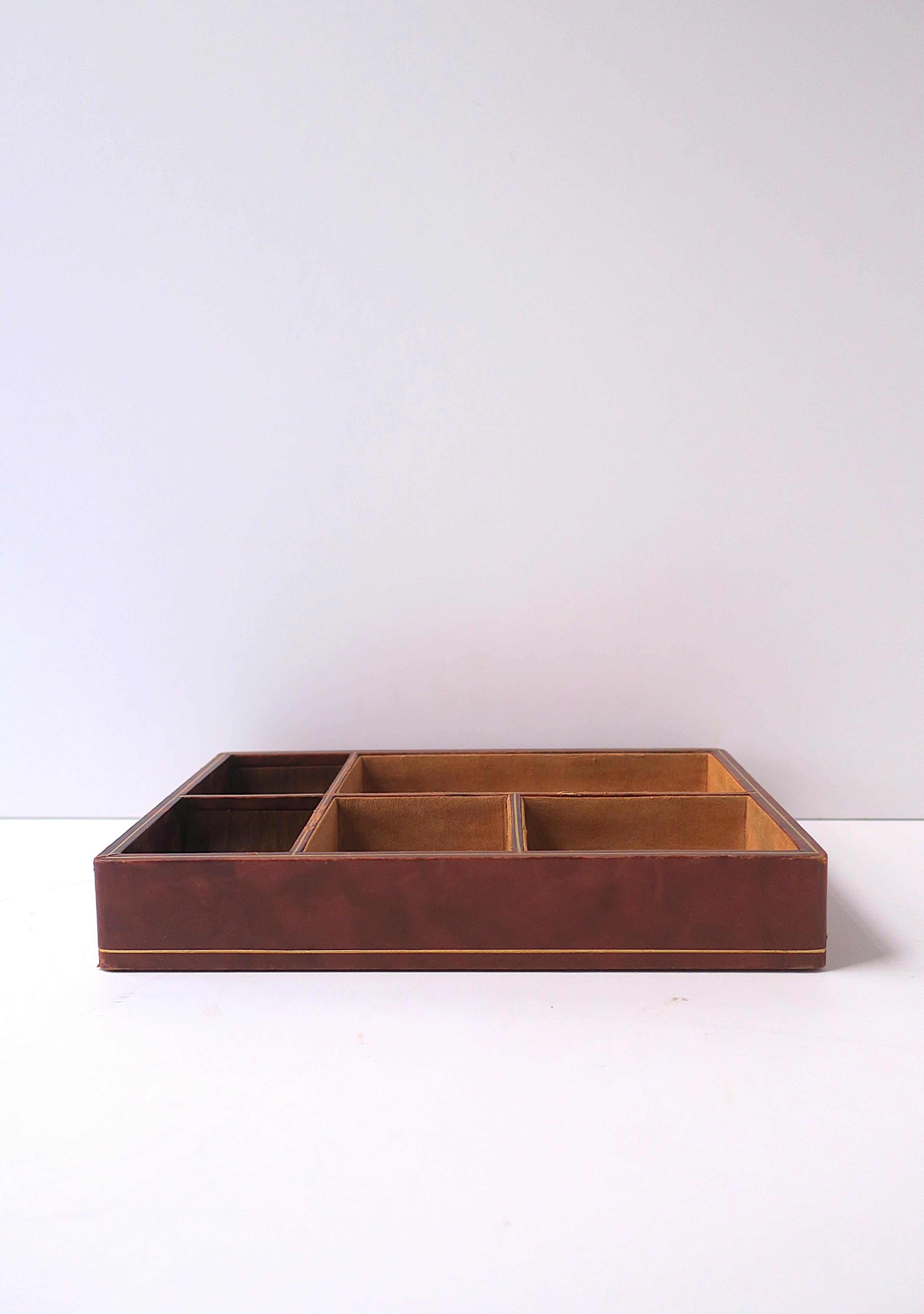 Bandeja para joyas de cuero italiano en venta 4