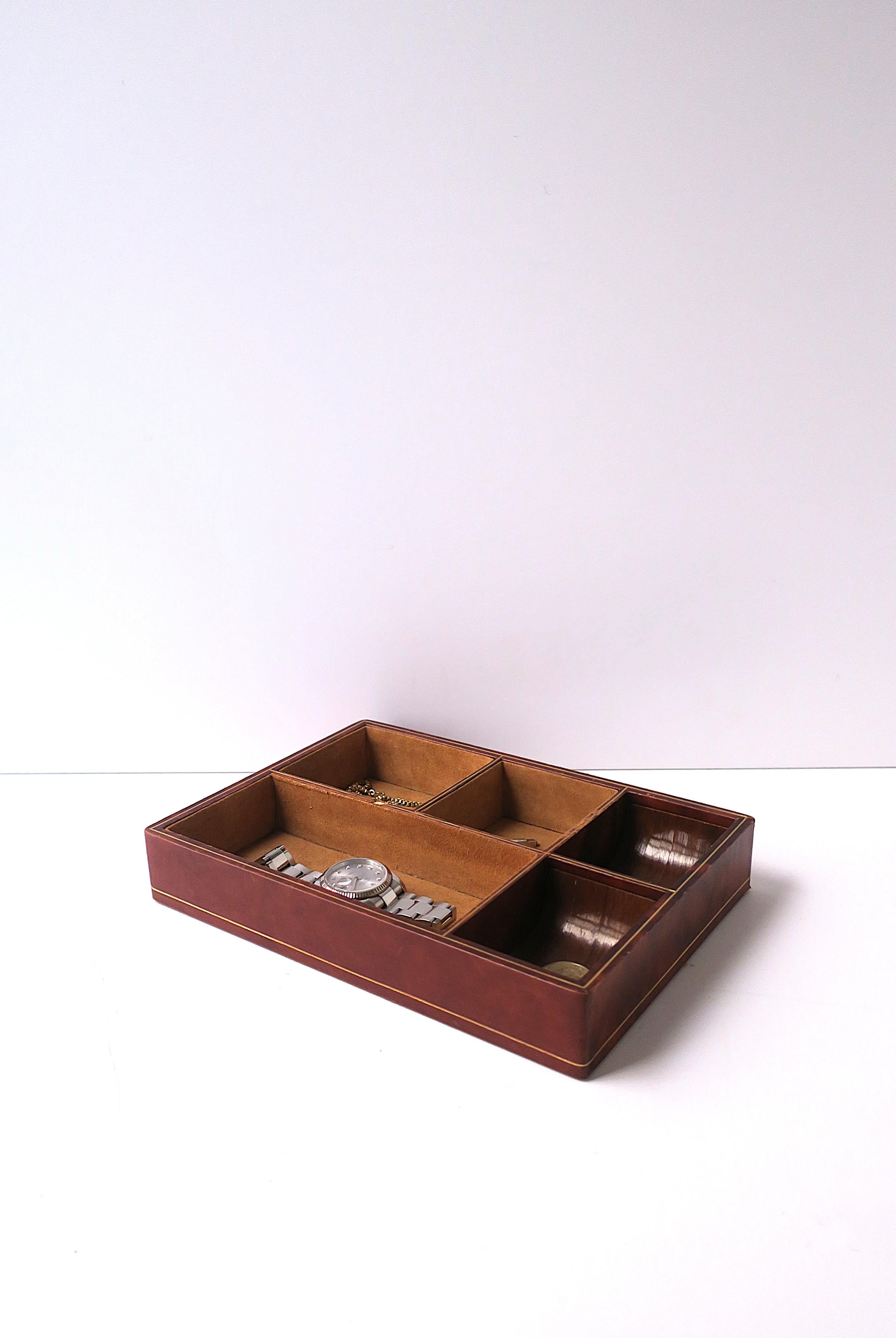 Bandeja para joyas de cuero italiano siglo XX en venta