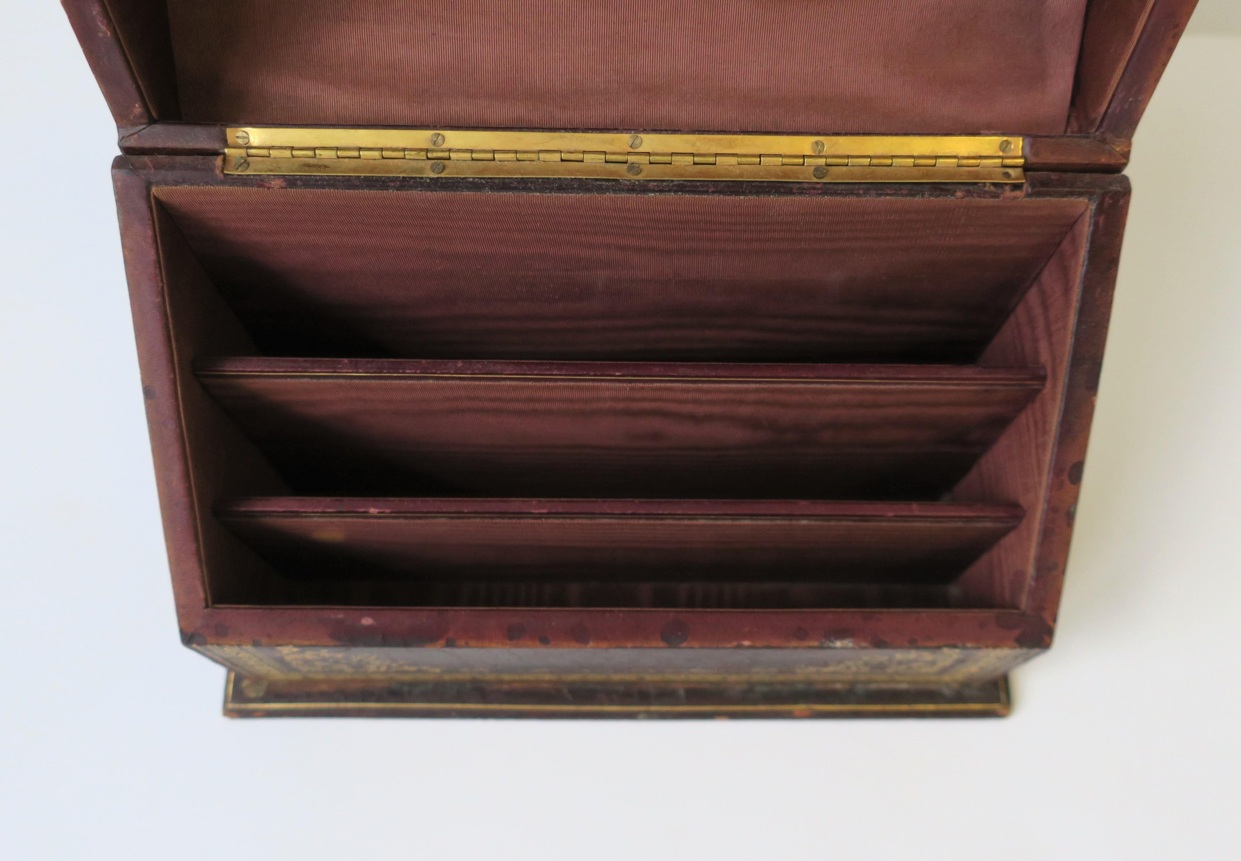 Italienisches Leder Schreibtisch Briefhalter Box im Zustand „Relativ gut“ in New York, NY