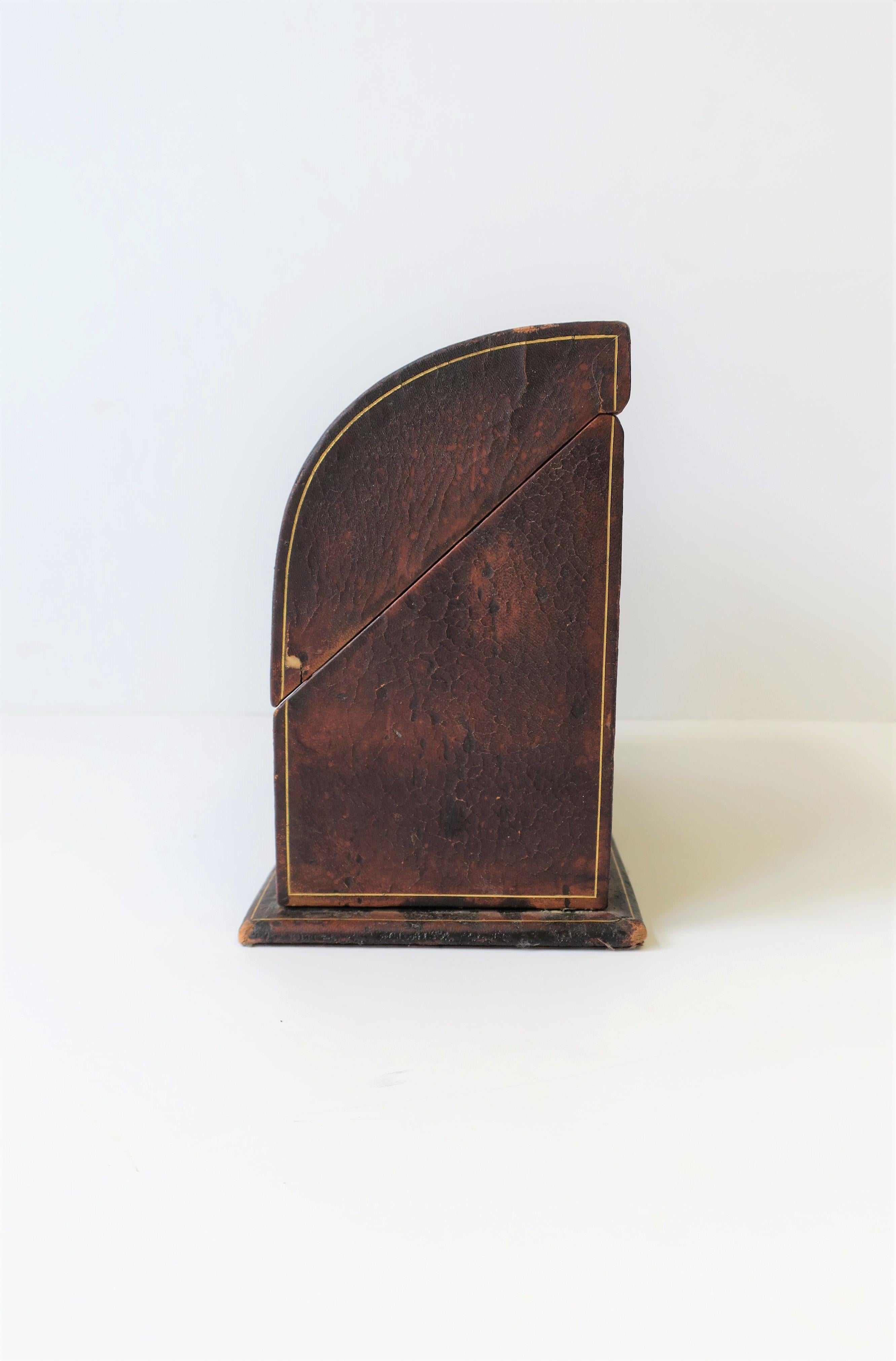 Italian Leather Desk Letter Holder Box In Fair Condition For Sale In New York, NY