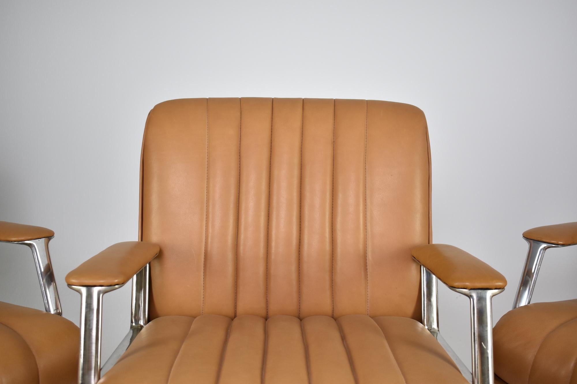 Italian Leather Office Chair Set by Osvaldo Borsani for Tecno Milano, 1960s In Good Condition For Sale In Paris, FR