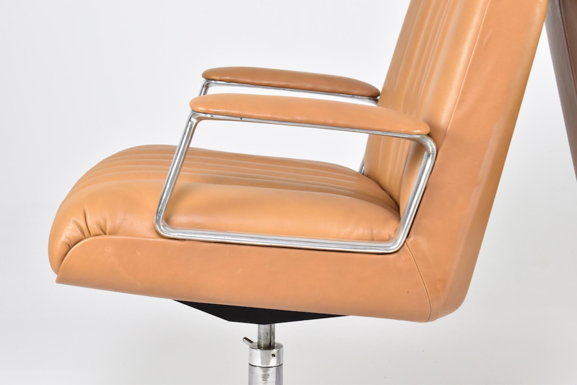 Italian Leather Office Chair Set by Osvaldo Borsani for Tecno Milano, 1960s For Sale 1