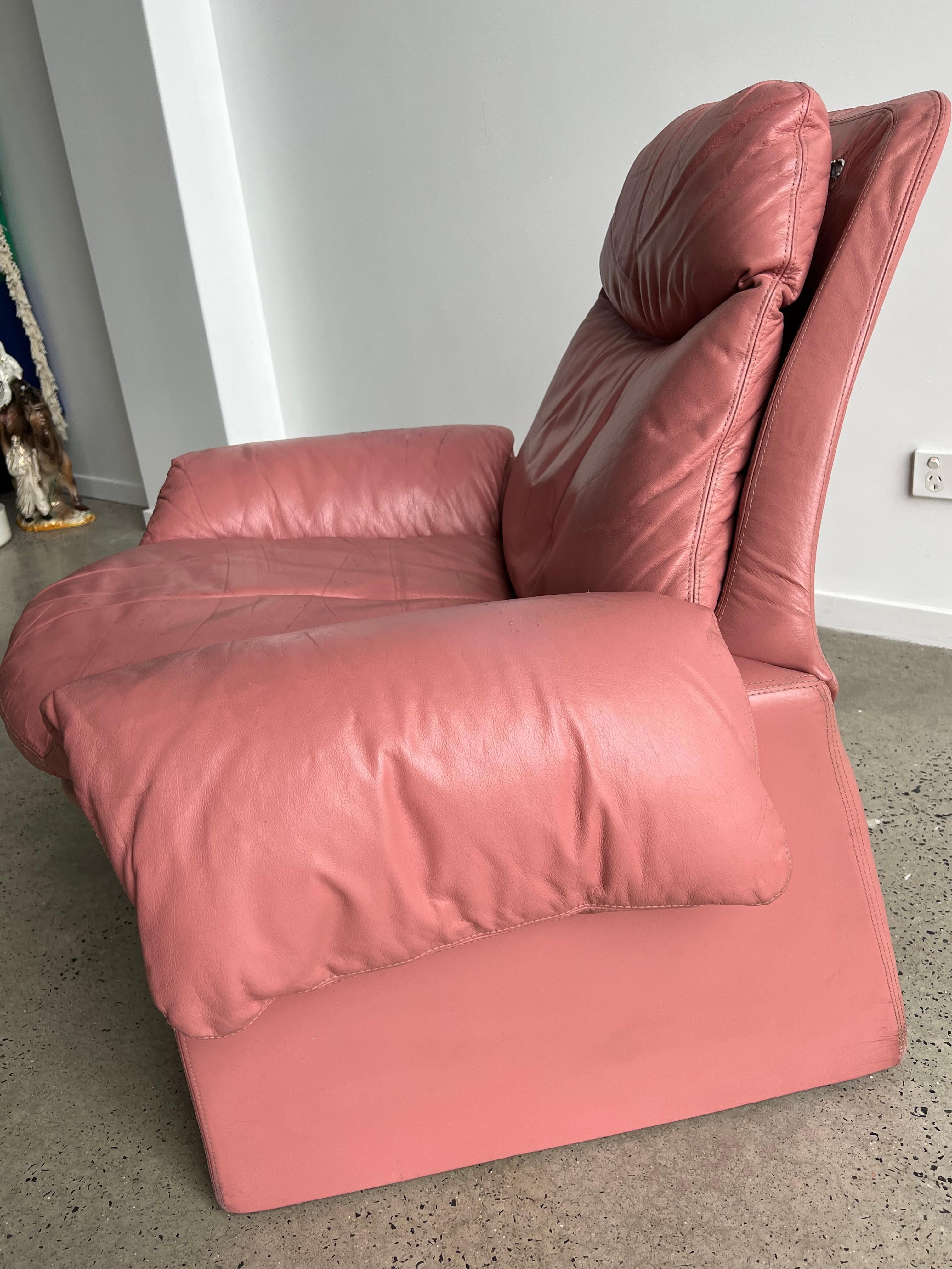 Italian Leather Pink P60 Chair by Vittorio Introini for Saporiti Italia, 1962 For Sale 1