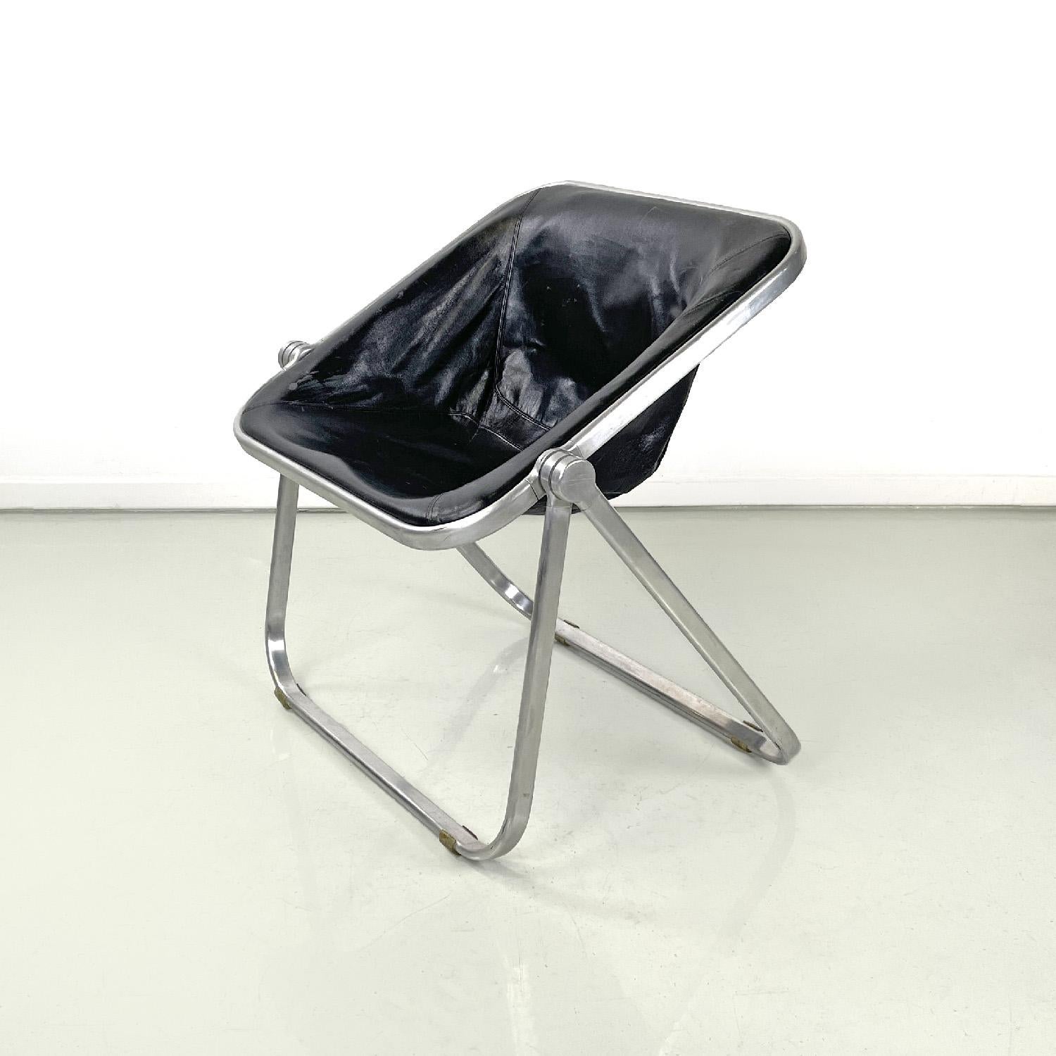 Italian leather Plona armchair by Giancarlo Piretti for Anonima Catelli, 1970s
Foldable armchair mod Plona, with chromed oval aluminum tube structure and original black leather seat.
Production by Anonima Castelli from 1970s and drawing by Giancarlo