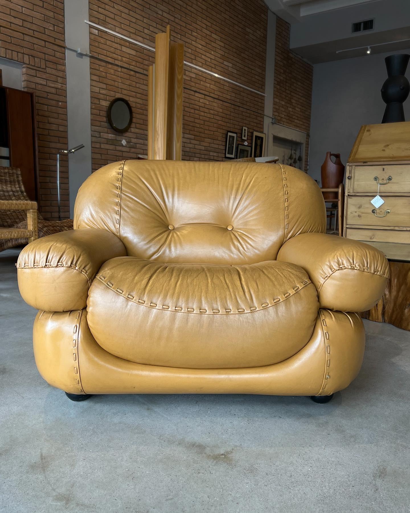 Beautiful lounge chair that features round lines and large stitching—designed by Sapporo for Mobil Girgi in Italy, c. 1970s. 

Butterscotch leather with a lovely patina of that is inviting and beautiful. Comfortable and supportive seat. 
