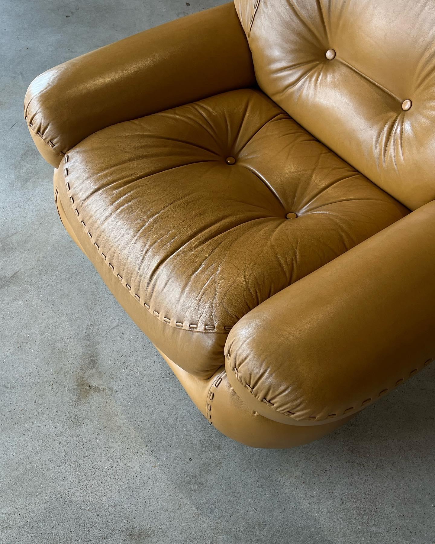Mid-Century Modern Italian Leather “Sapporo” Lounge Chair by Mobil Girgi, 1970s