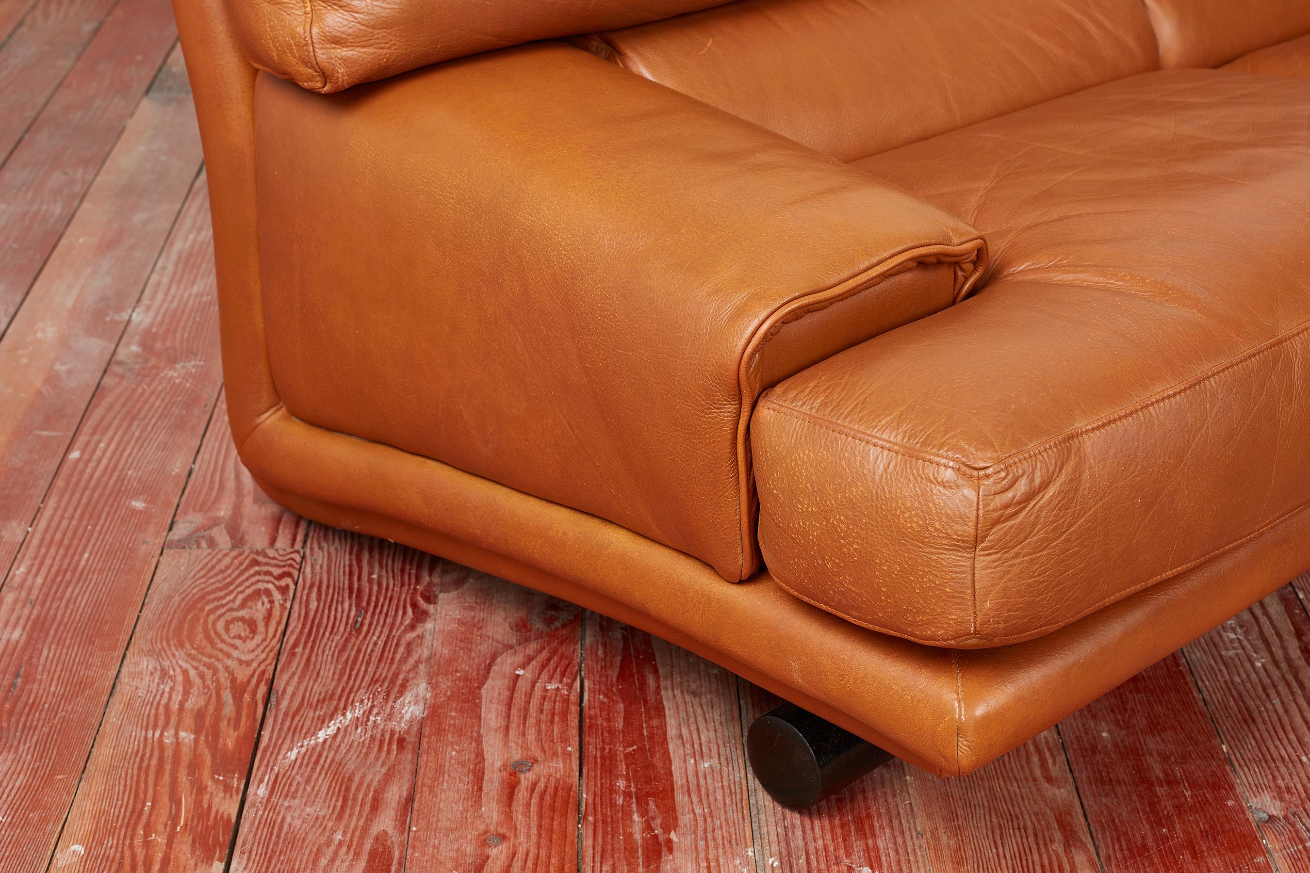 Mid-20th Century Italian Leather Settee For Sale