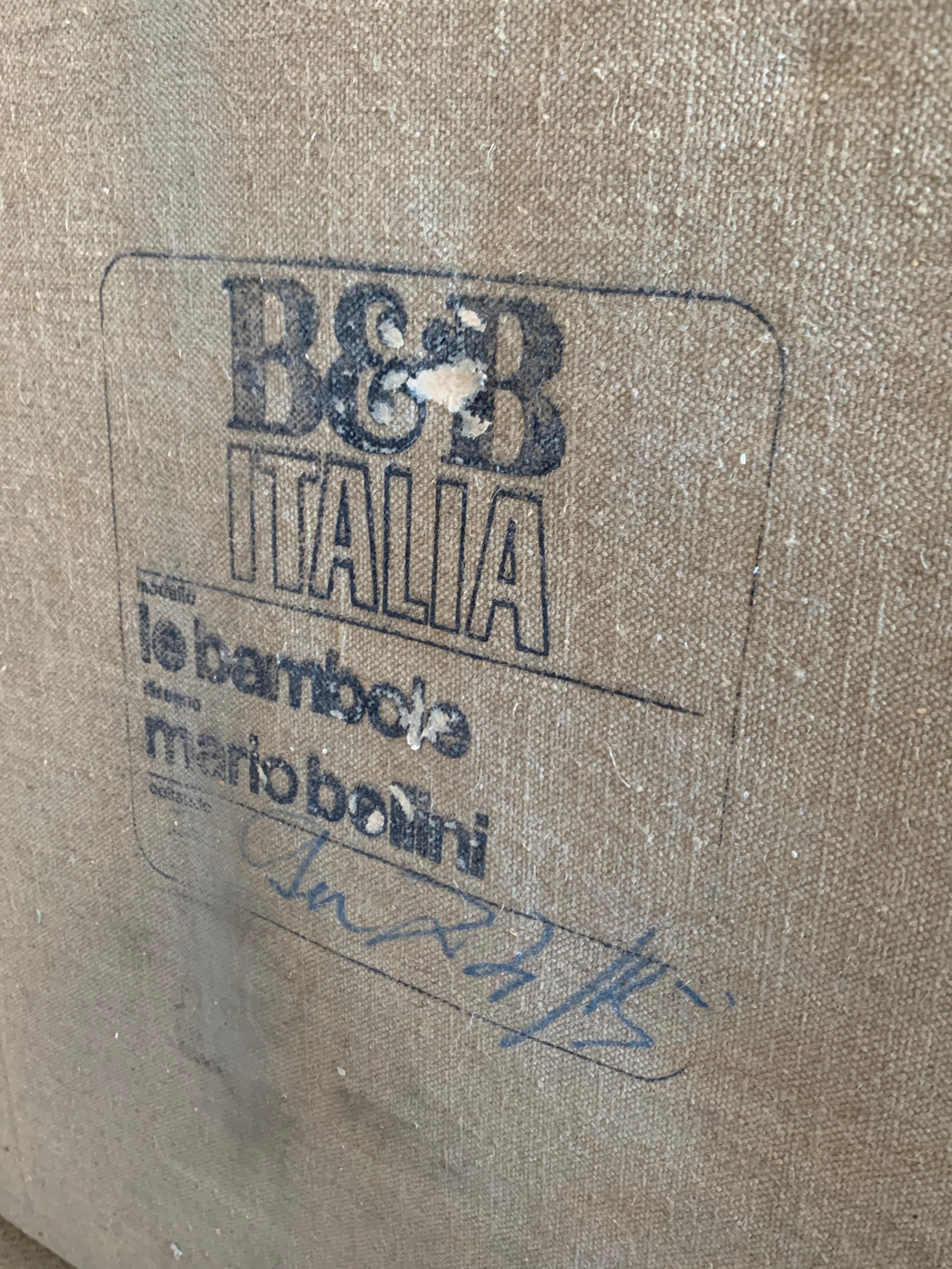 Italian Leather Sofa by Mario Bellini le Bambole for B&B Italia 1970s  For Sale 3
