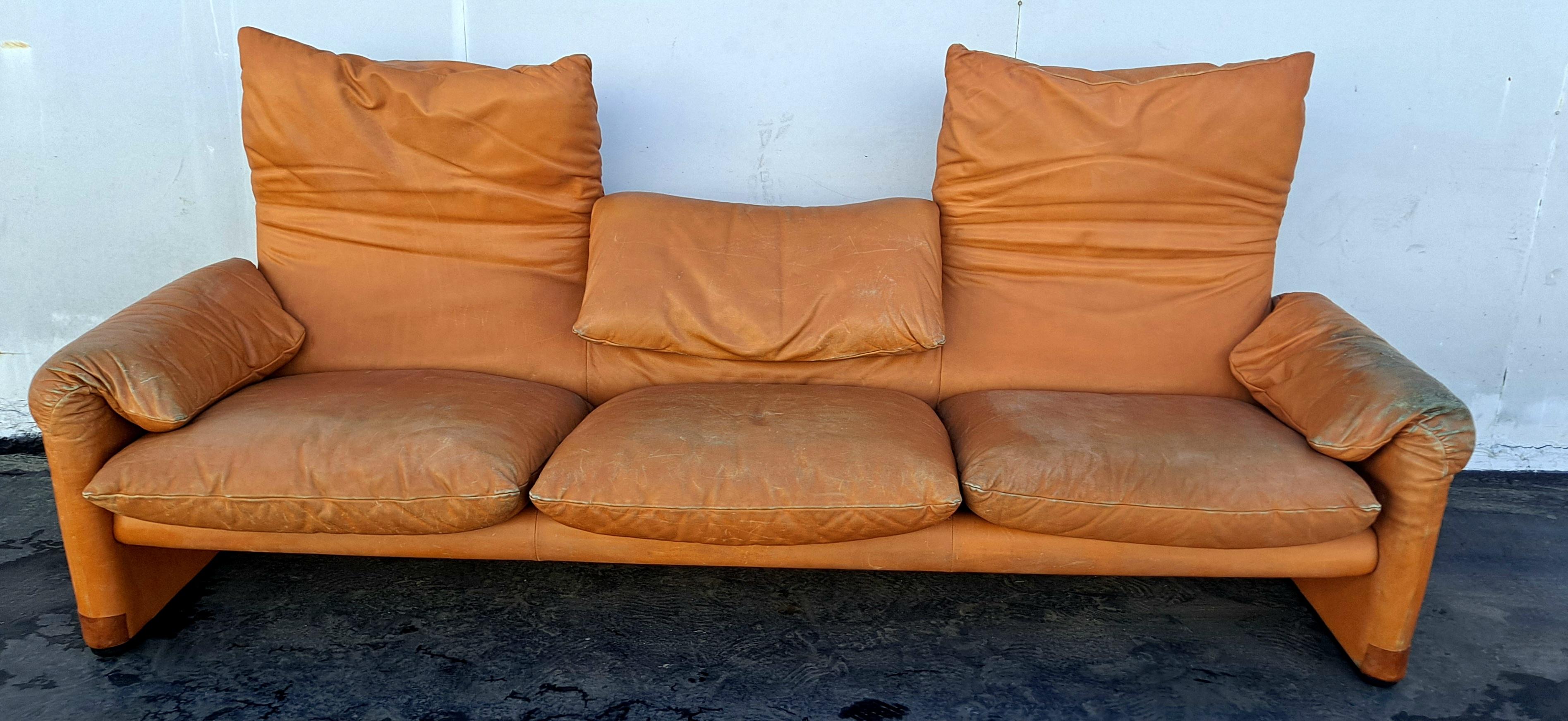 Mid-Century Modern Italian Leather Sofa by Vico Magistretti for Casina