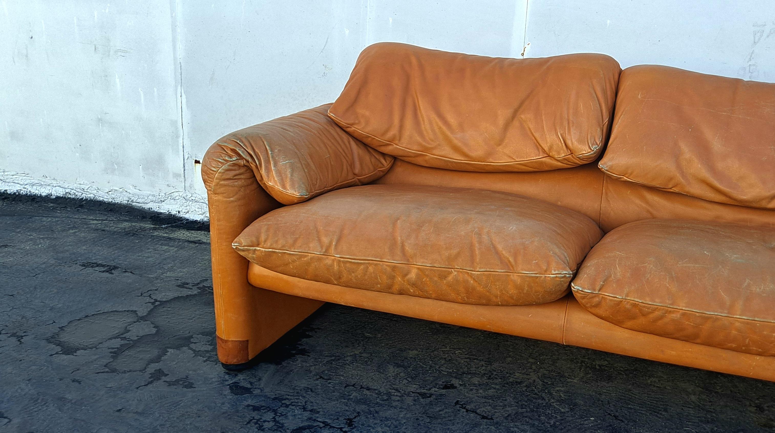 Italian Leather Sofa by Vico Magistretti for Casina 1