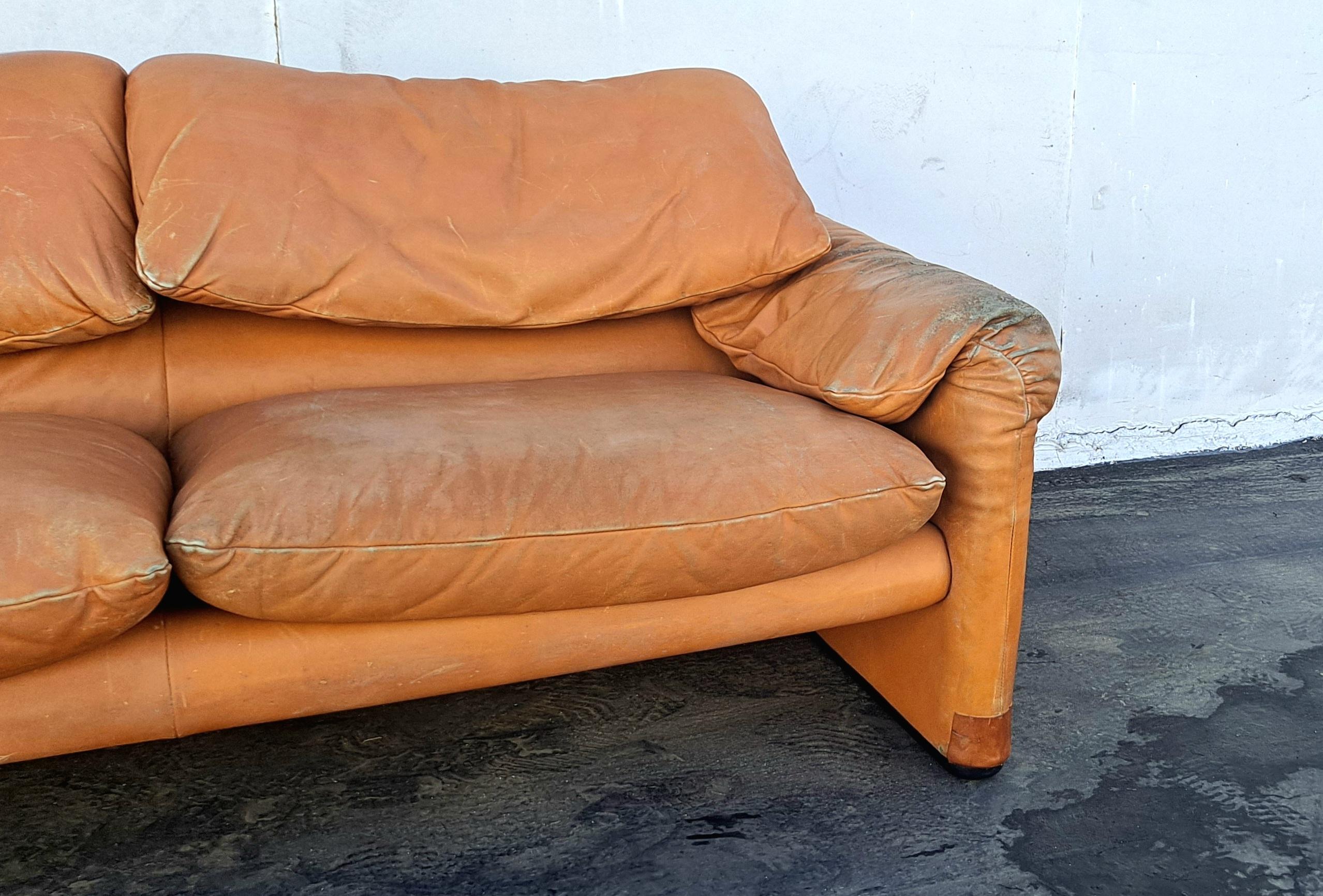 Italian Leather Sofa by Vico Magistretti for Casina 2