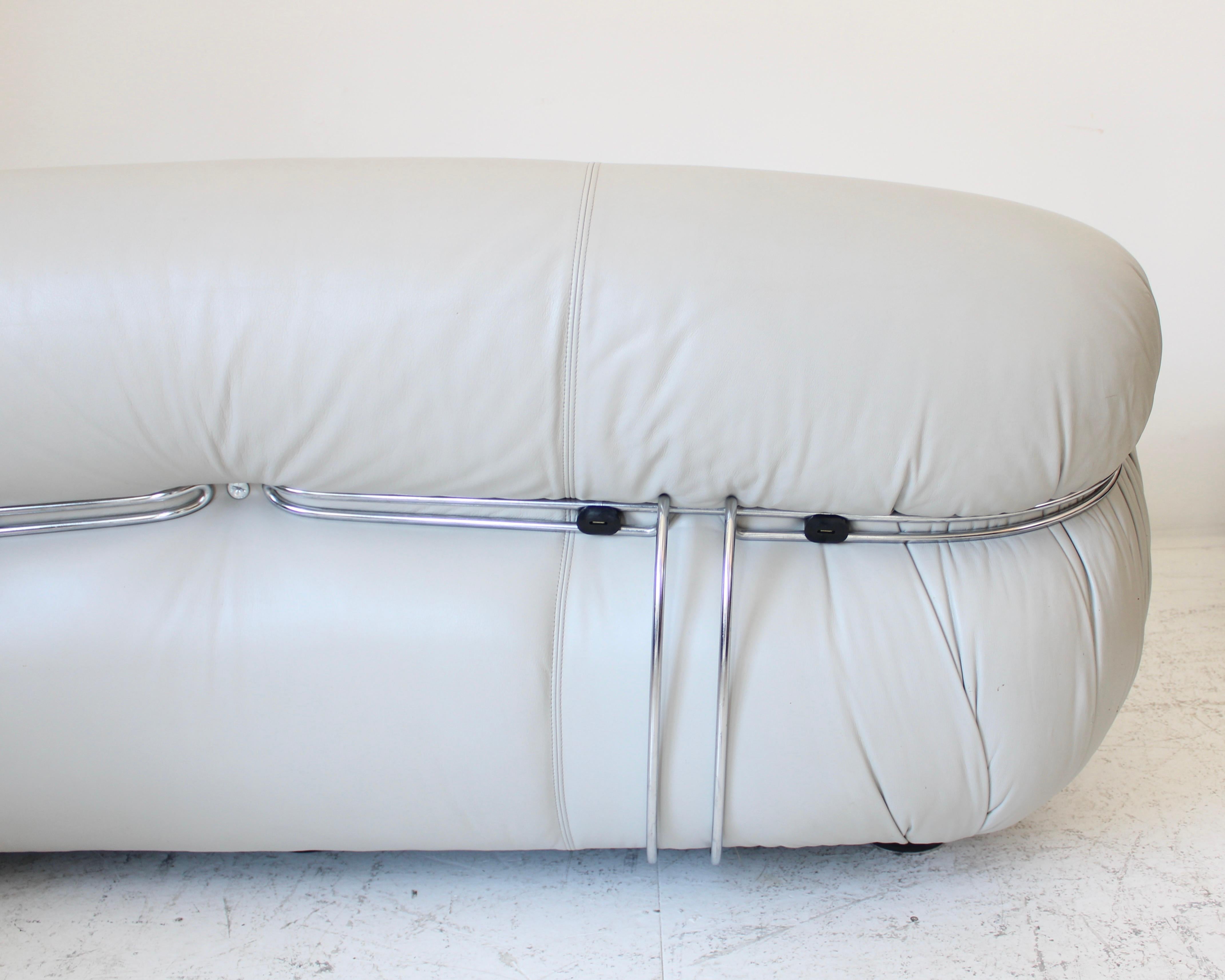 Canapé en cuir italien Soriana crème Tobia & Tobia Scarpa pour Cassina en vente 4