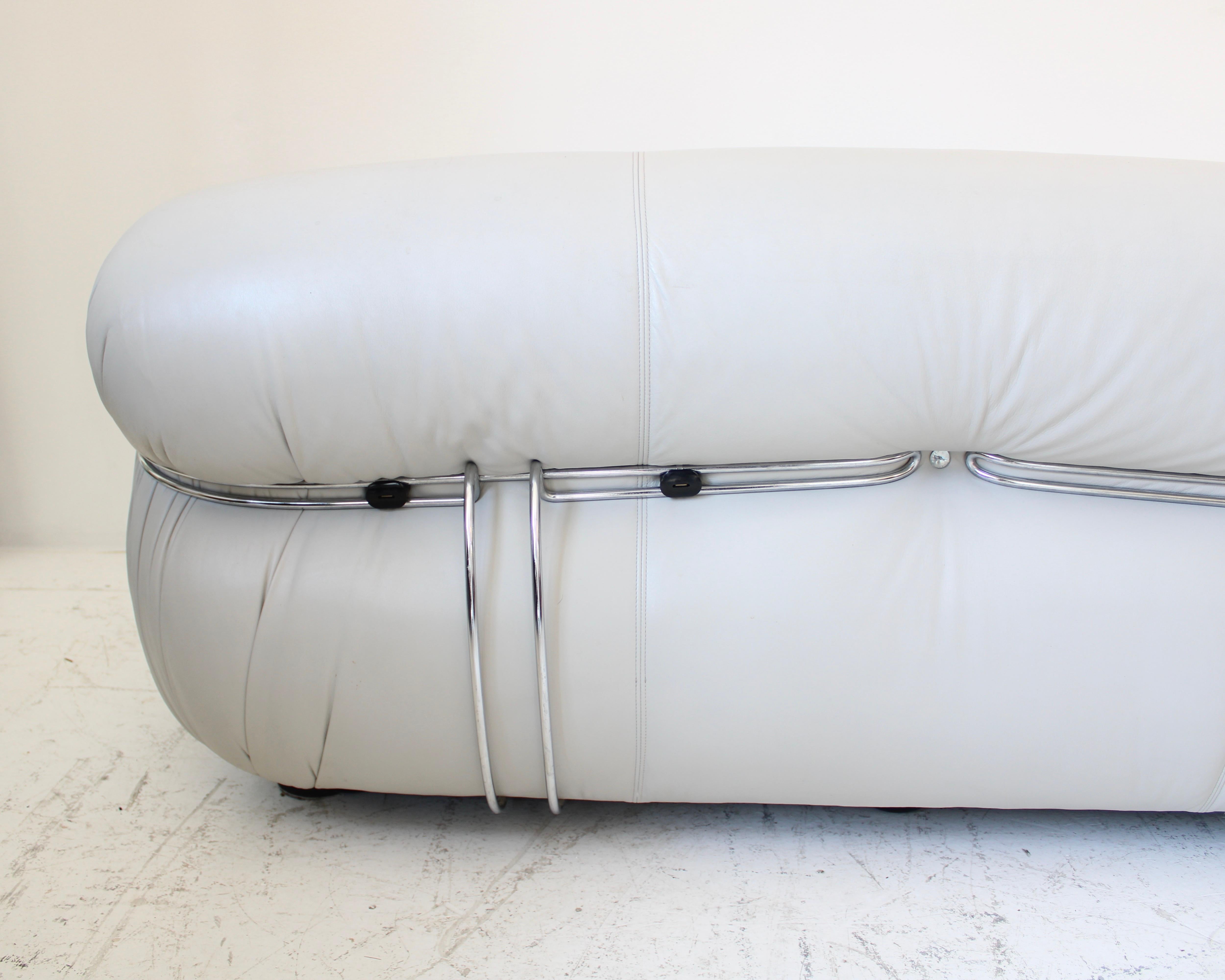 Canapé en cuir italien Soriana crème Tobia & Tobia Scarpa pour Cassina en vente 5