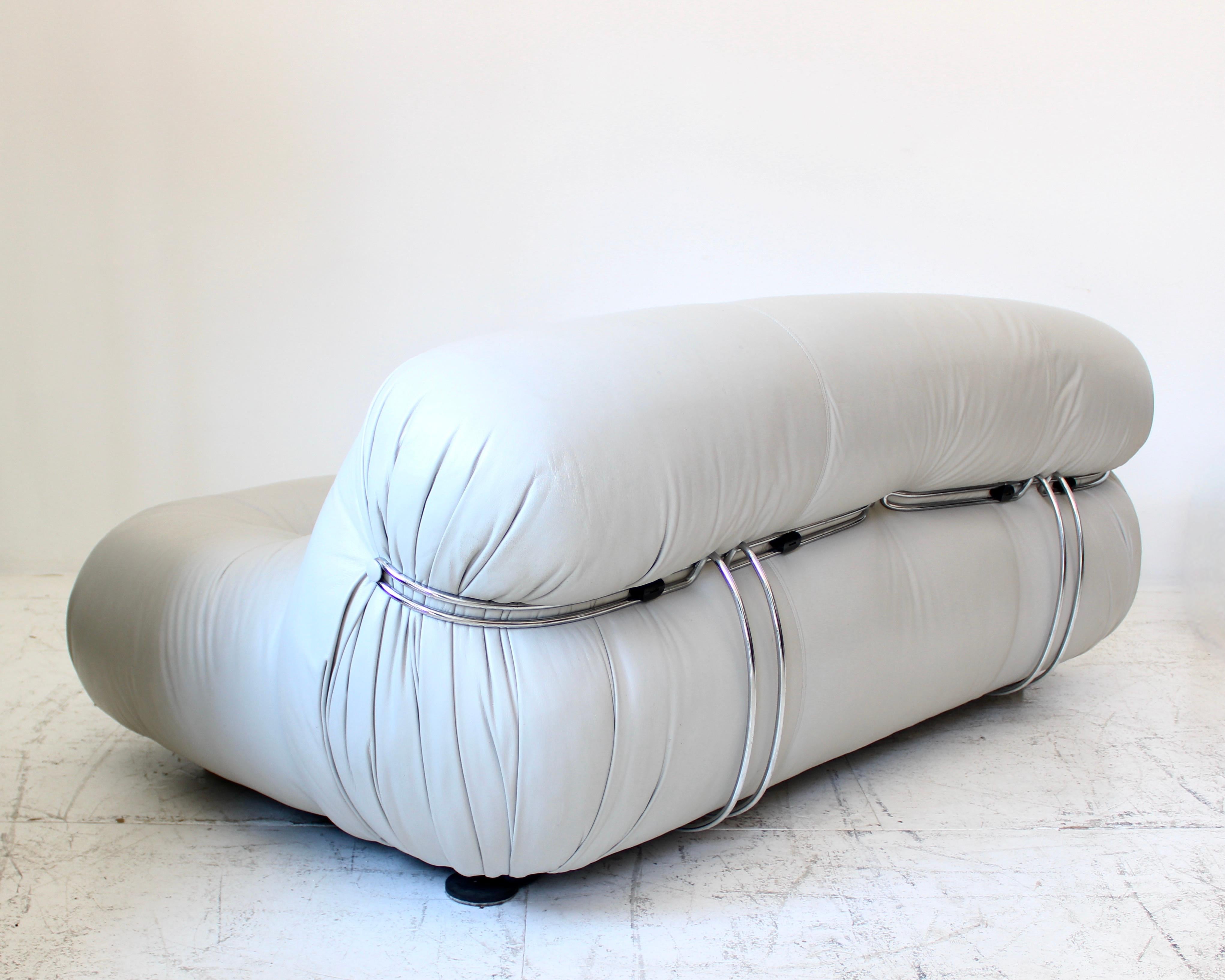 Canapé en cuir italien Soriana crème Tobia & Tobia Scarpa pour Cassina en vente 3