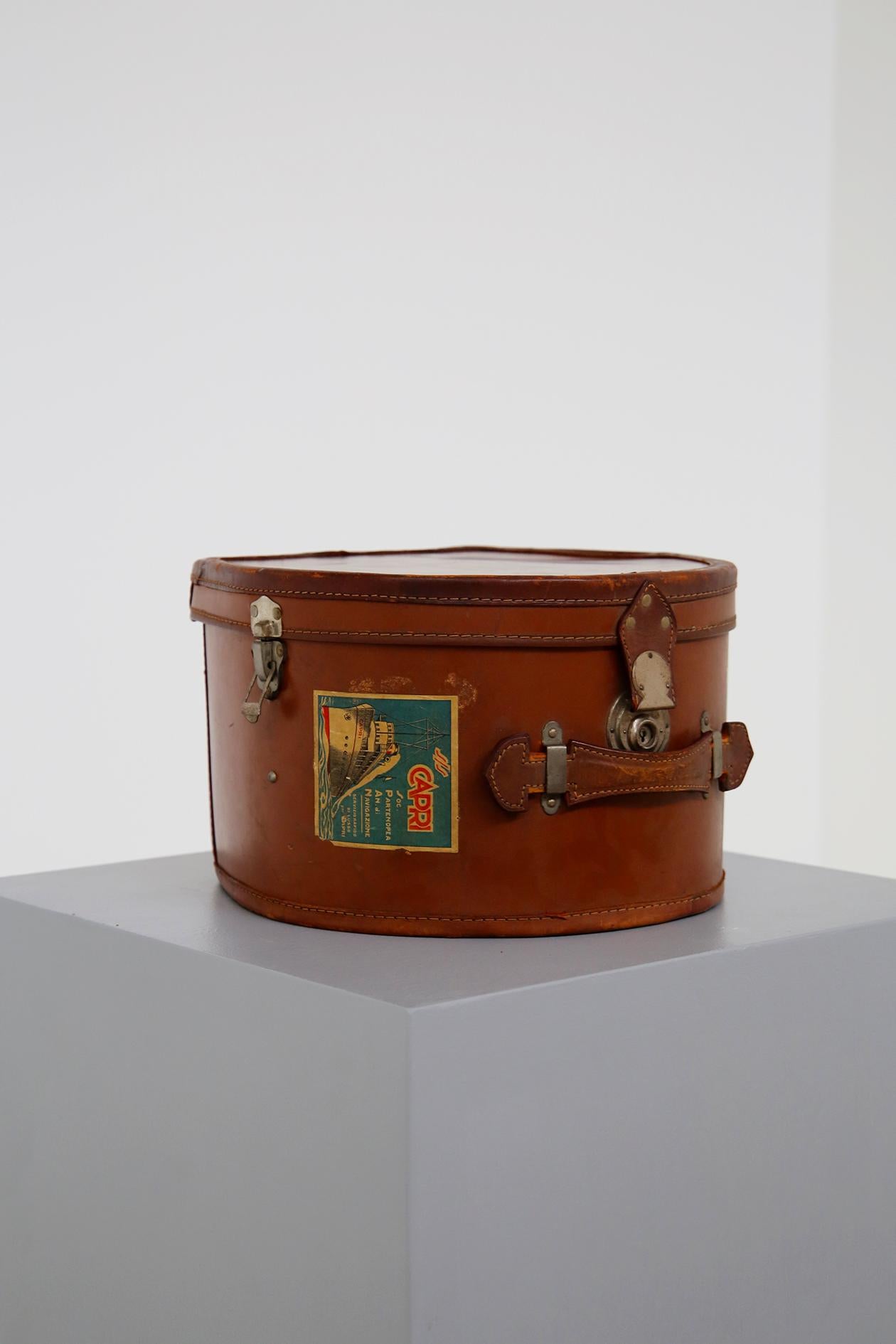 Italian Vintage Leather Hatbox w Stickers For Sale 2