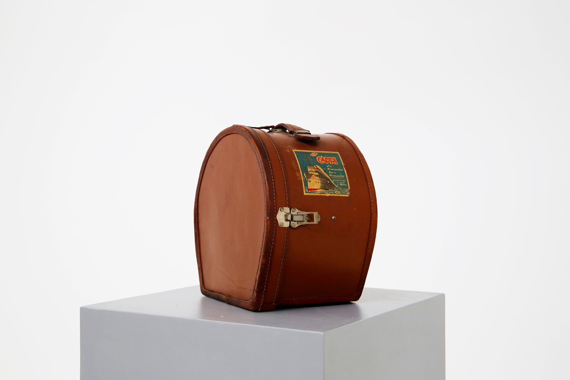 Italienische Vintage-Hutbox aus Leder mit Stickereien für Damen oder Herren im Angebot
