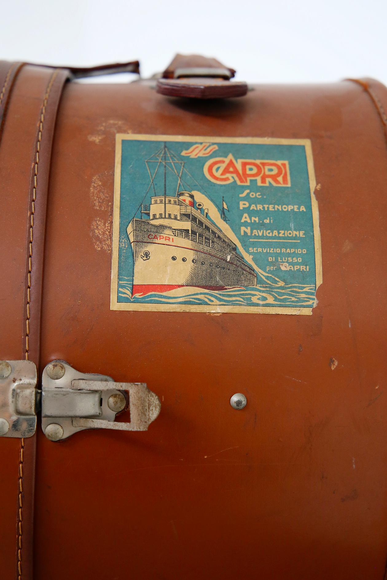 Italienische Vintage-Hutbox aus Leder mit Stickereien im Angebot 1