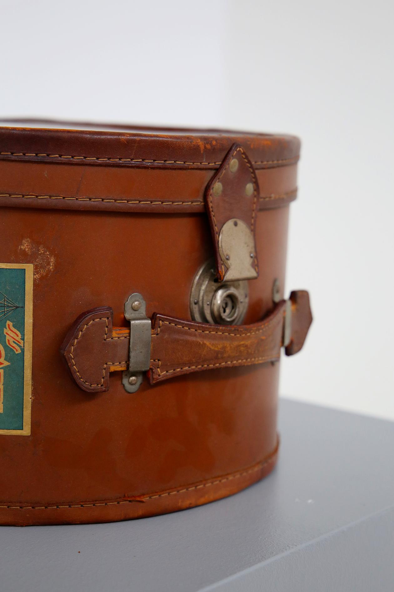 Italian Vintage Leather Hatbox w Stickers For Sale 1