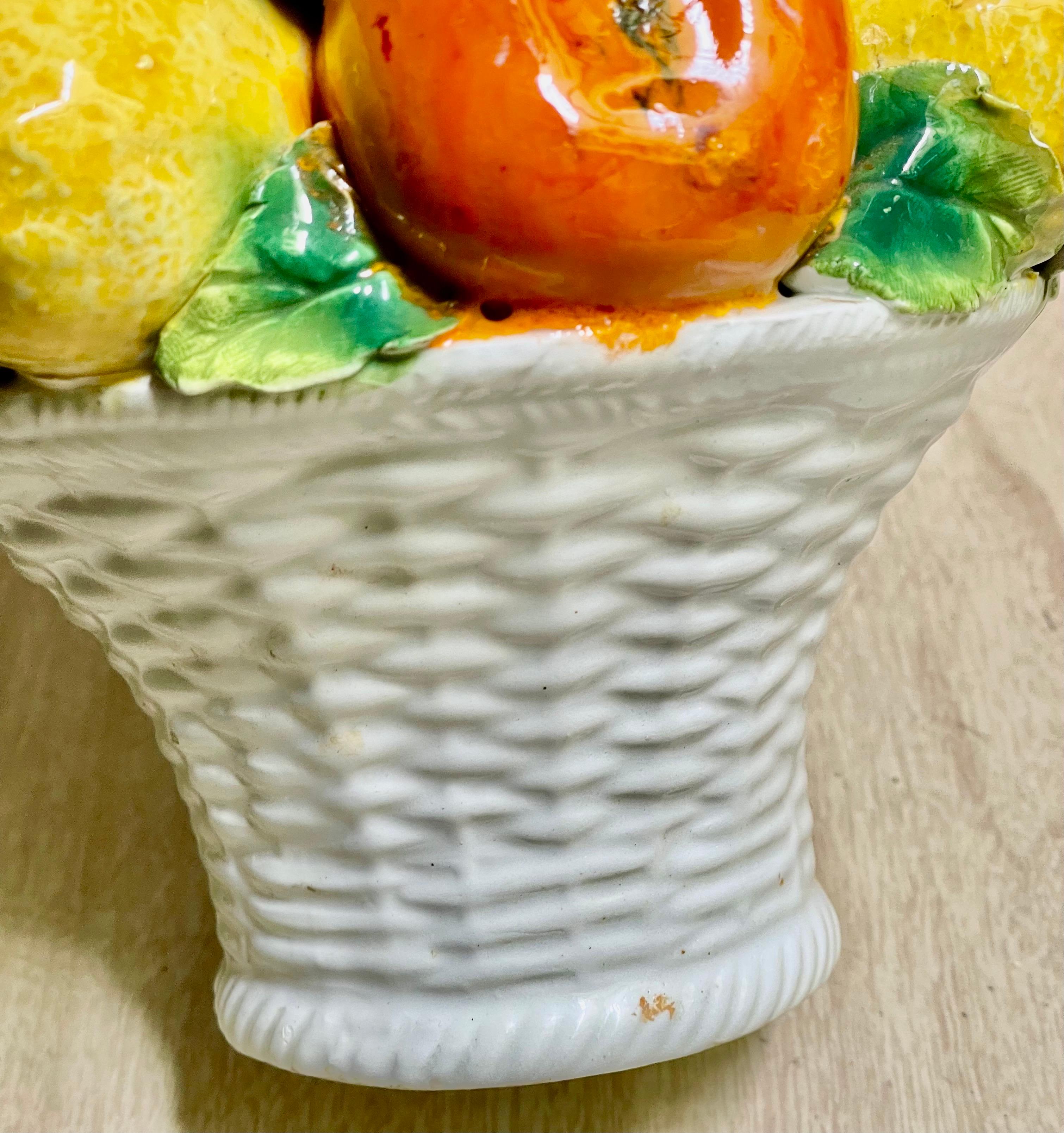 Cesto di agrumi figurativo italiano di arance e limoni in ceramica, centrotavola topico da 11