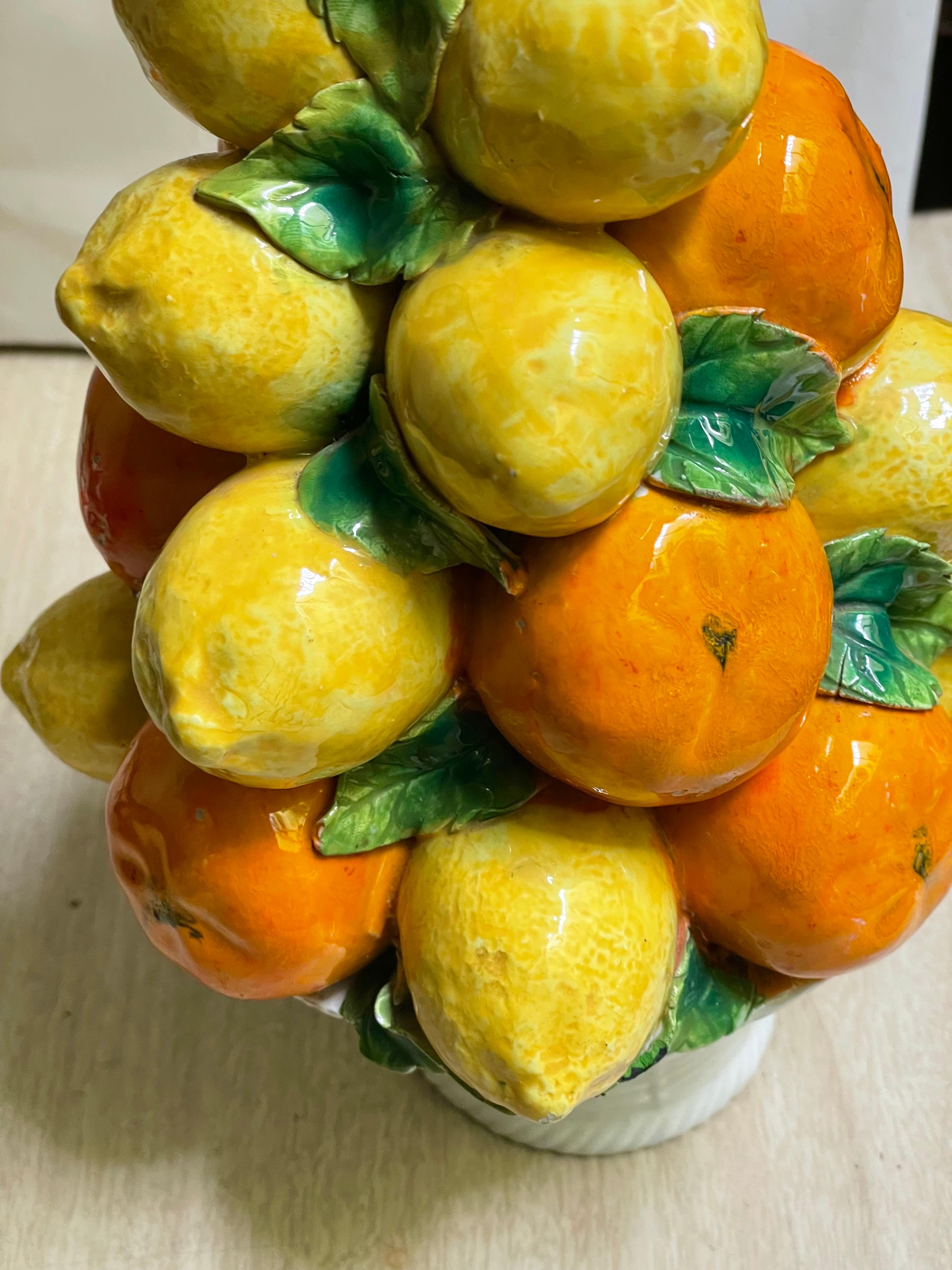 Cesto di agrumi figurativo italiano di arance e limoni in ceramica, centrotavola topico da 11