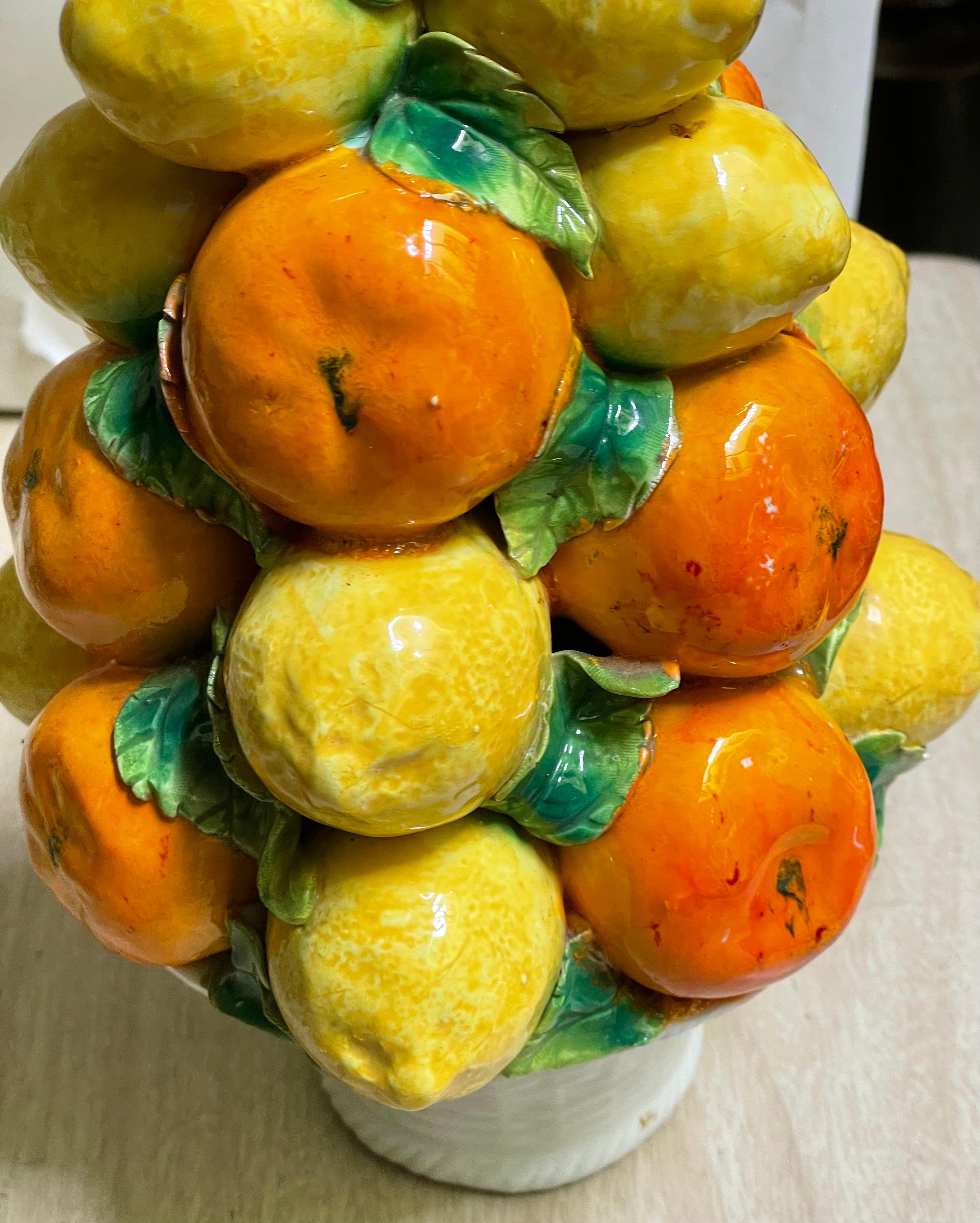 Cesto di agrumi figurativo italiano di arance e limoni in ceramica, centrotavola topico da 11