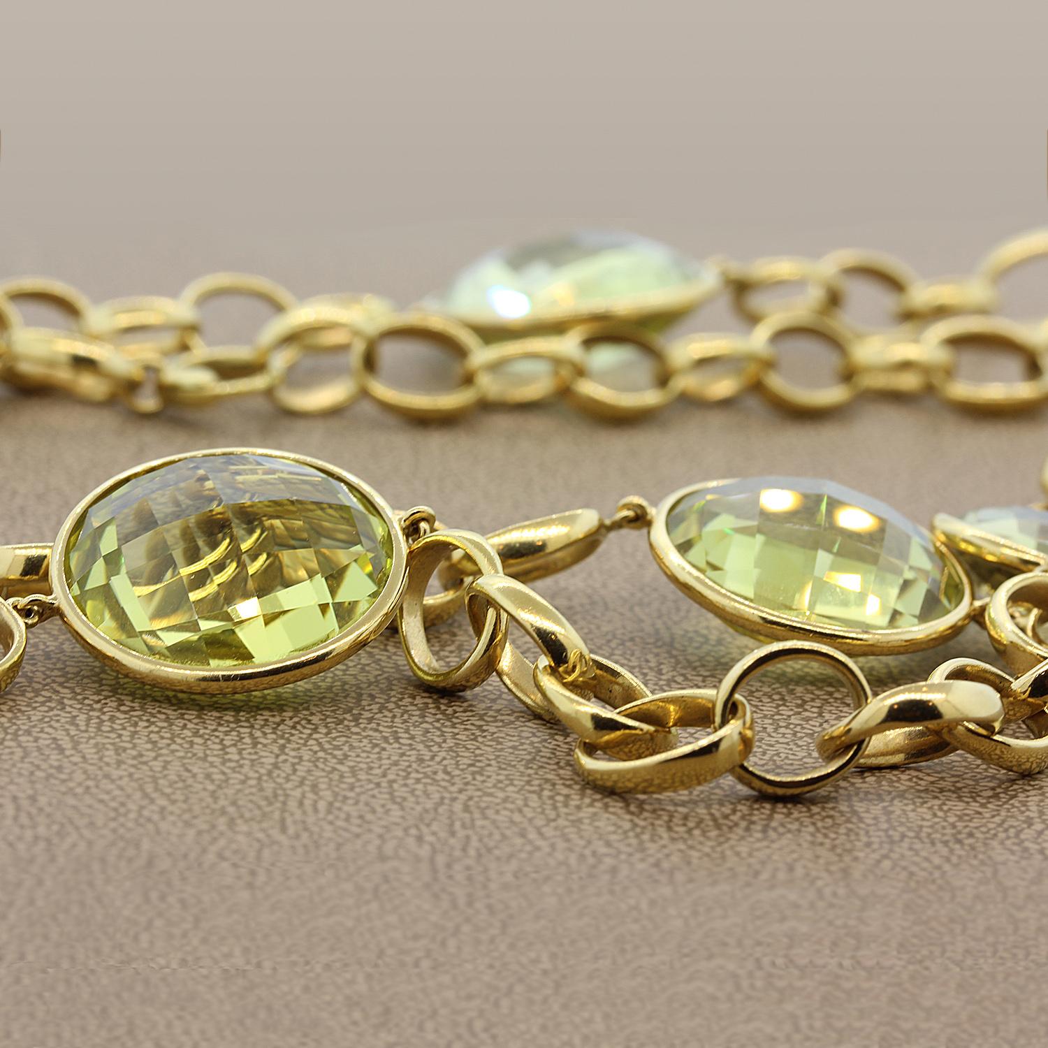 Un collier auquel vous reviendrez sans cesse pour l'assortir à toutes vos tenues. Ce collier polyvalent peut être porté comme un long collier simple autour du cou ou doublé pour une chute plus courte. Design de qualité de fabrication italienne,