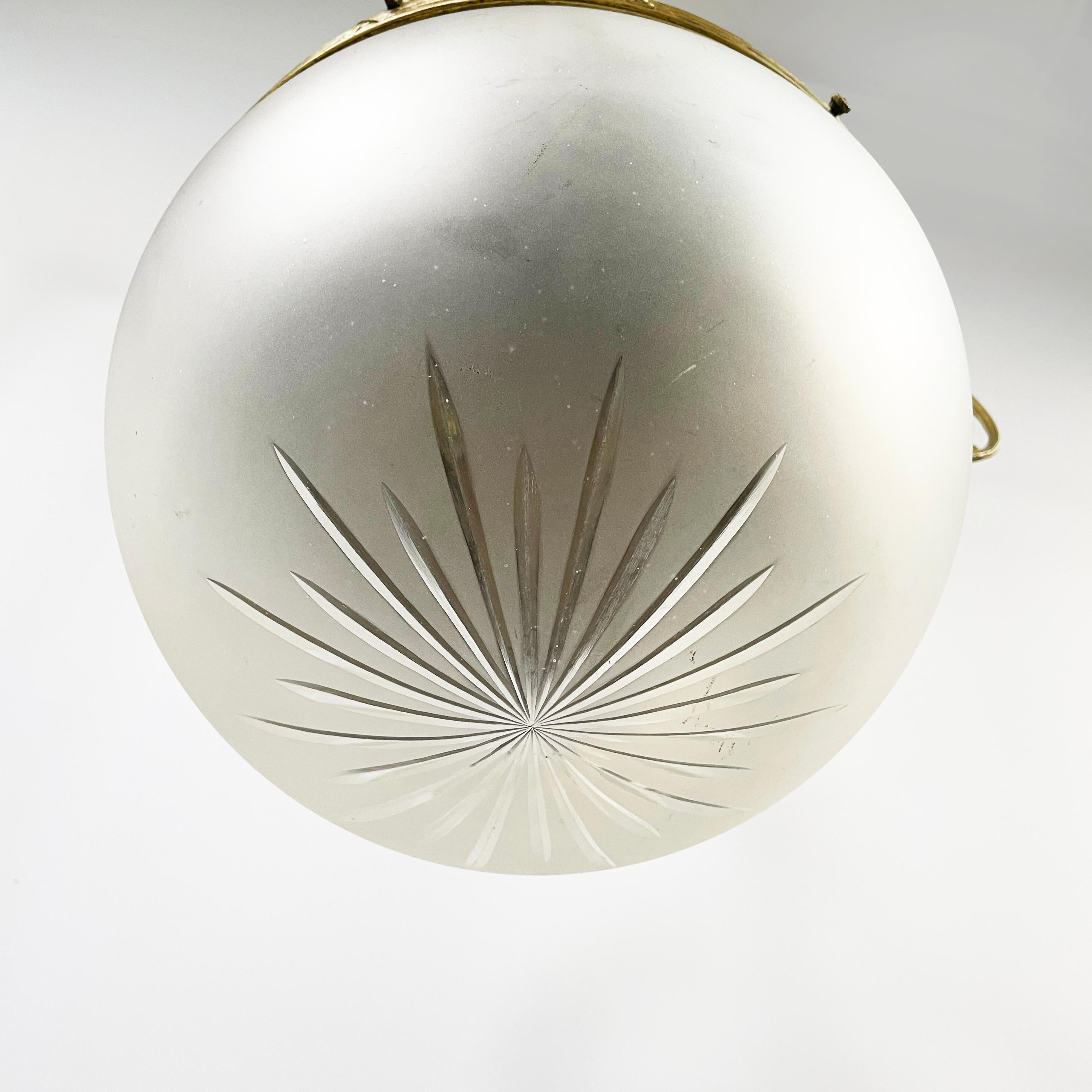 20th Century Italian liberty Chandelier in molded satin glass and brass, early 1900s For Sale