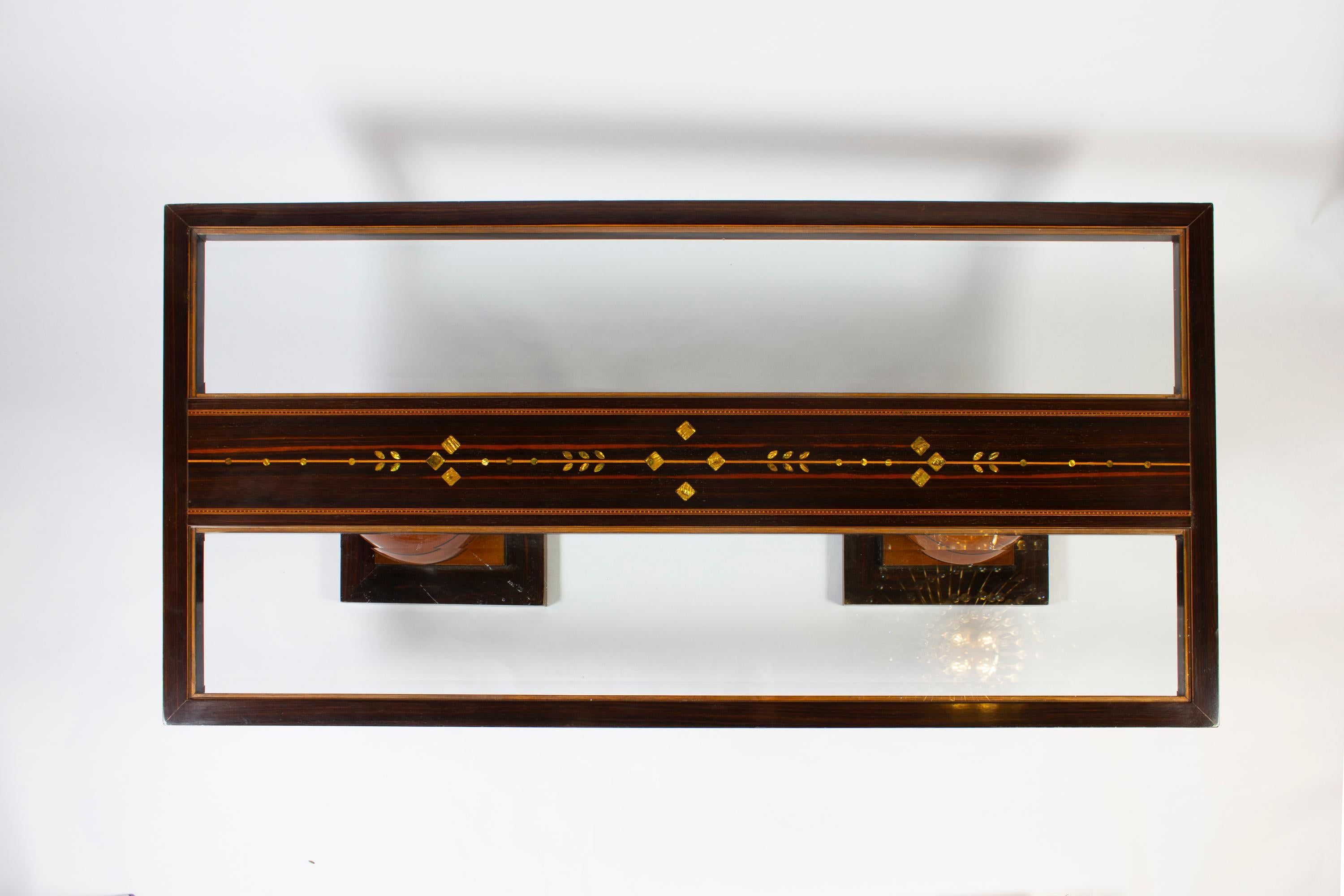 Art nouveau Table basse italienne de la Liberté avec insert en nacre précieuse 1920 en vente