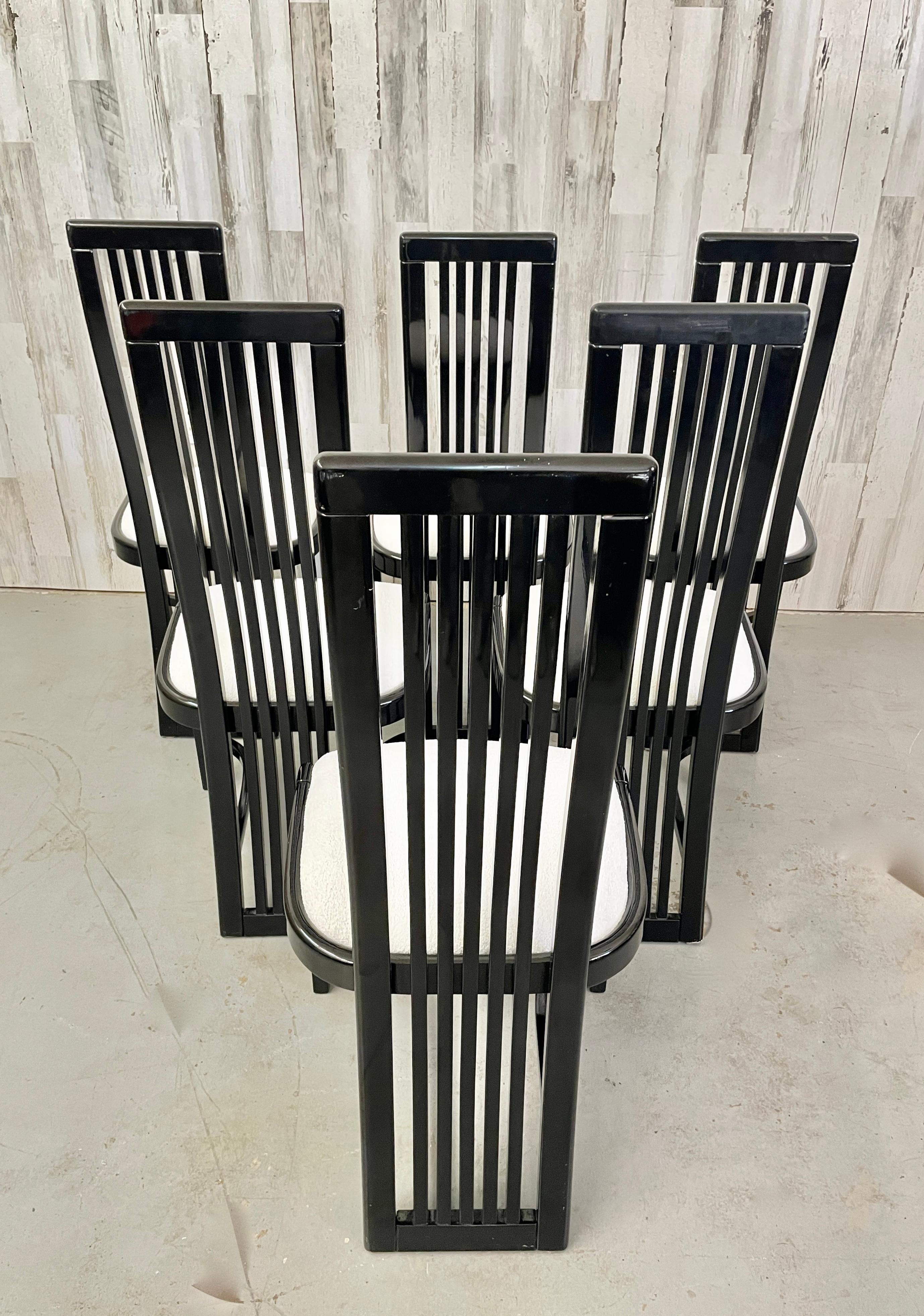 Italienische Liberty Furniture Industrie Esszimmerstühle (Moderne) im Angebot
